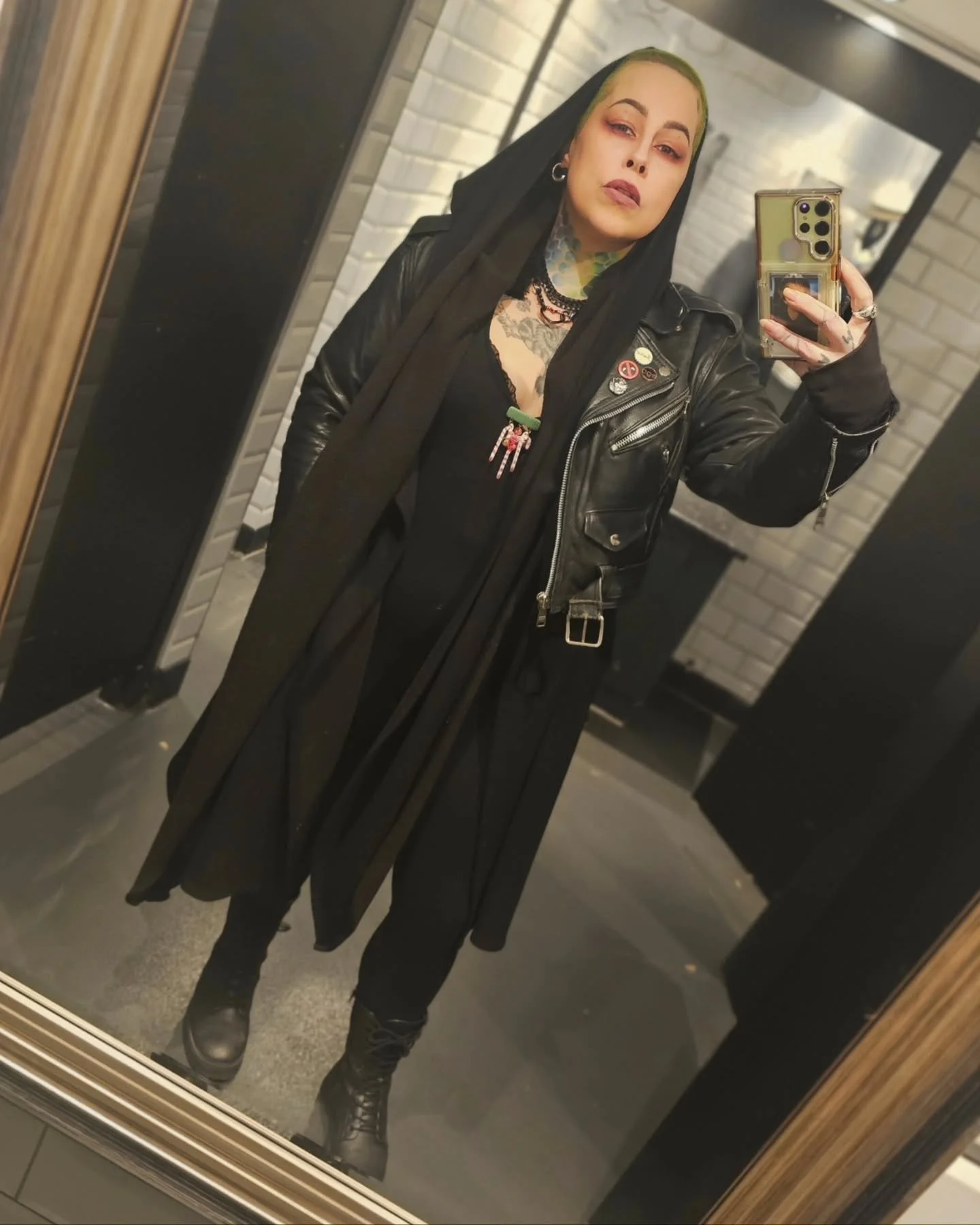 Well, the @electricfridaysofficial F*{KING FESTIVE COUNTDOWN was awesome last night. Shout out to the gaggle of elves who apparently left @sugarmillstoke strewn with numerous costume articles 😂

I, myself, rocked a cheeky lil festive addition courte