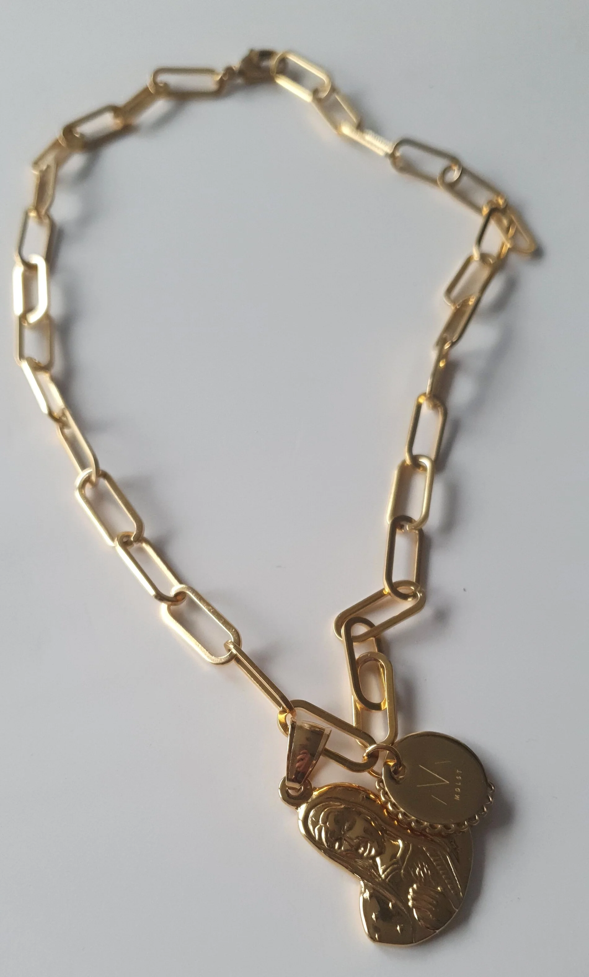 BEHIND THE MAN ON CHAIN REACTION