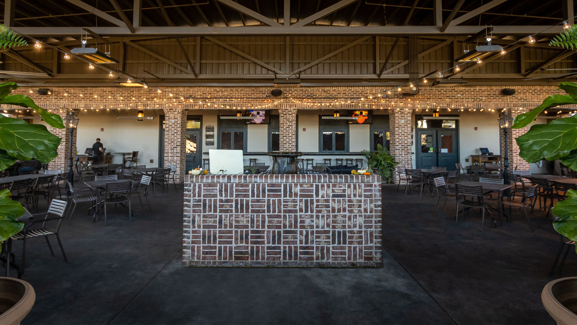 Hattiesburg, MS — Patio 44