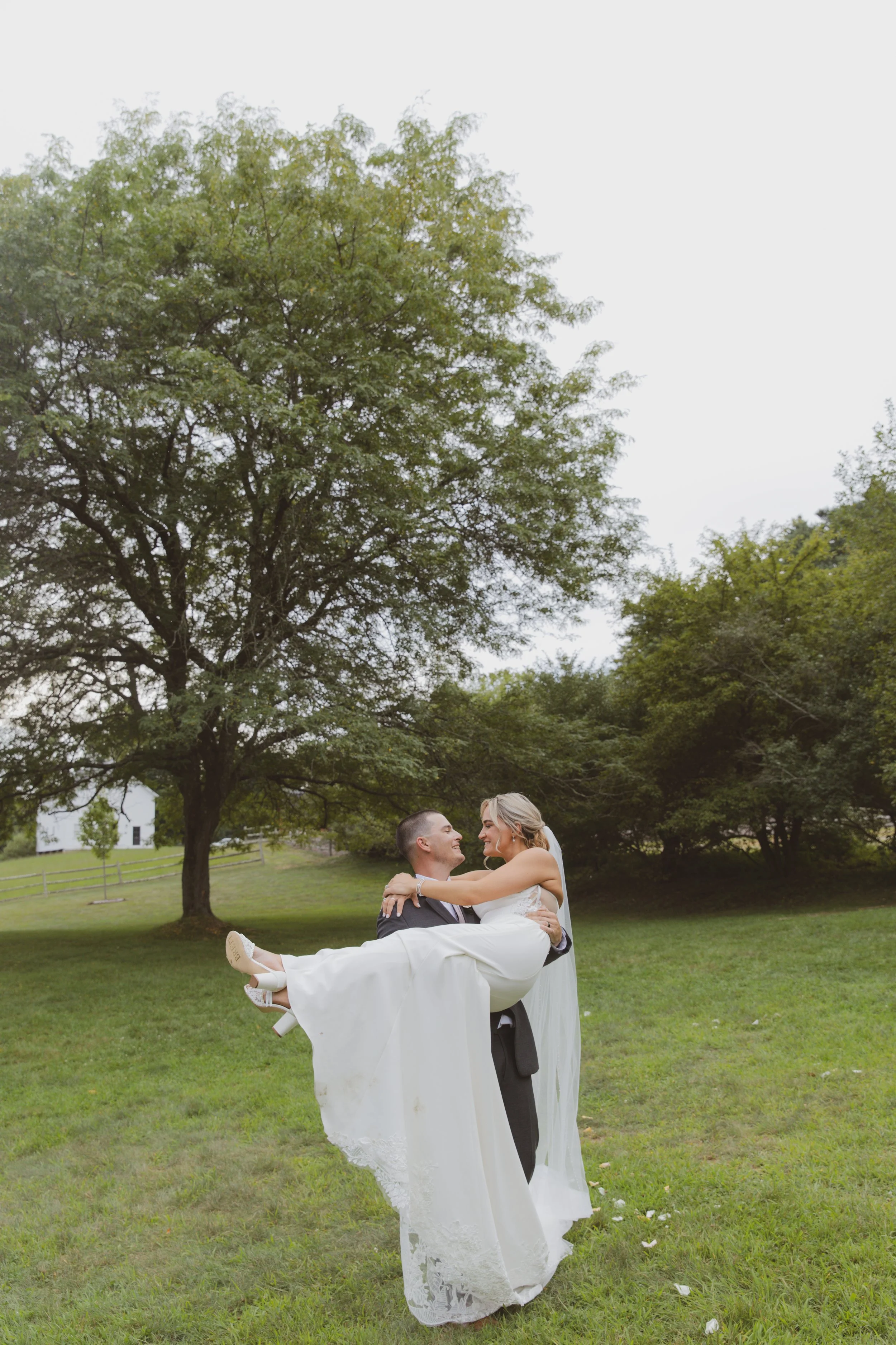 E&B Wedding Sneaks (51 of 67).jpg
