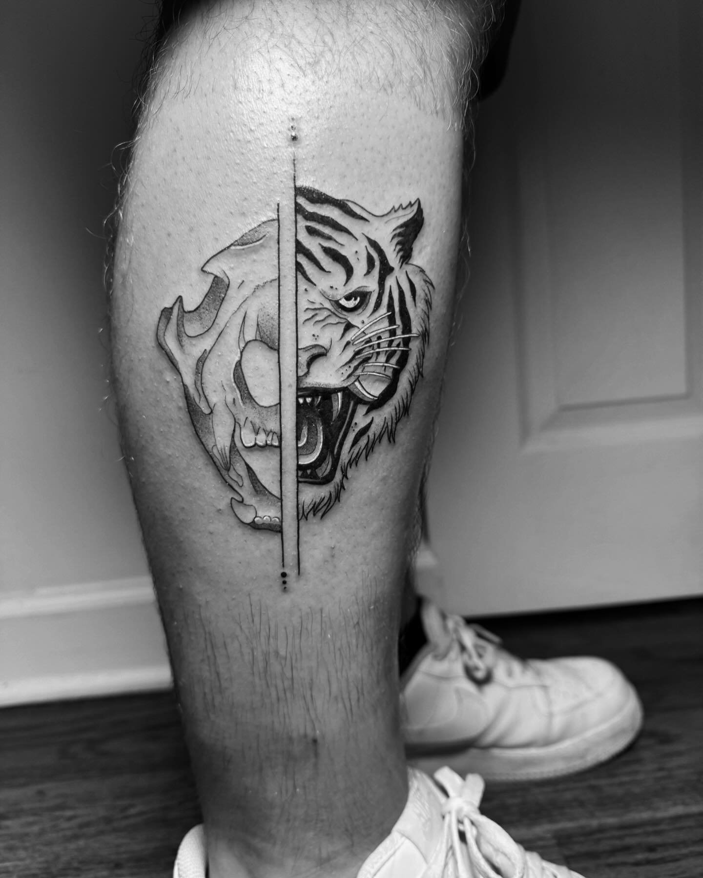 - had the privilege of tattooing this cool house cat -