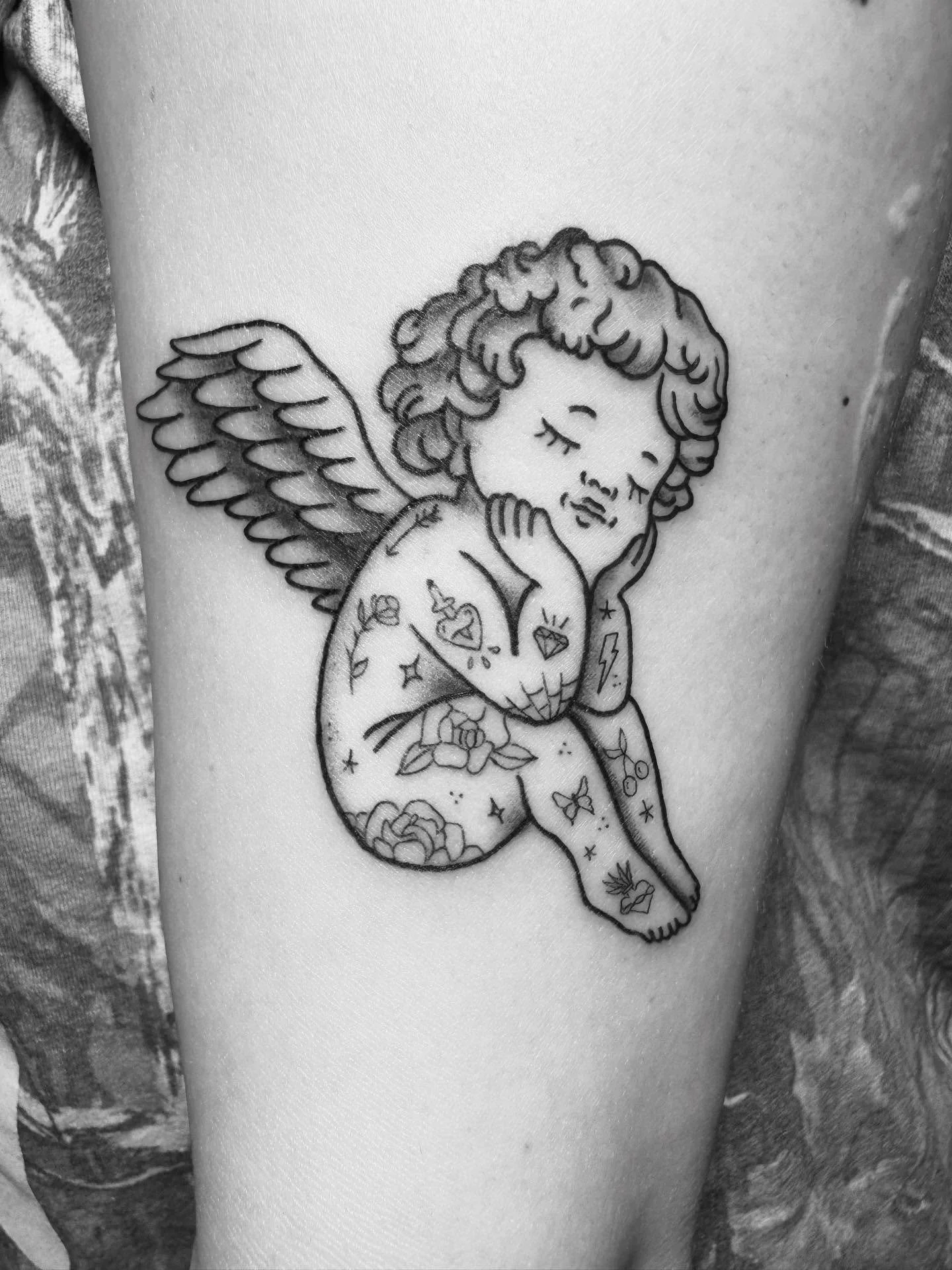 - BOOKING FOR JULY - 

#cherub #cherubtattoo #tattooartist #chicago #fineline #chi #finelinetattoo #chicagotattooartist