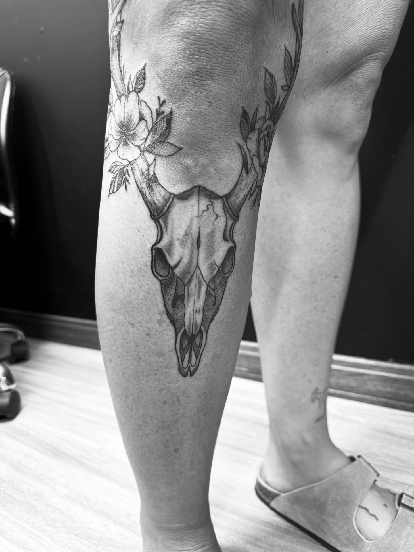 - the shin/knee aint for the weak -

#booking #tattooartist #peoriaillinois