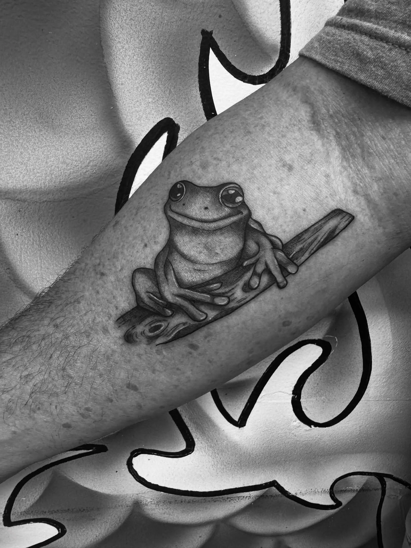 Tree Froggy for Toms first tattoo. Done with 12/9RL, 12/3RL, and 12/7RM. BOOKING FOR MAY. Chicago dates coming soon👀