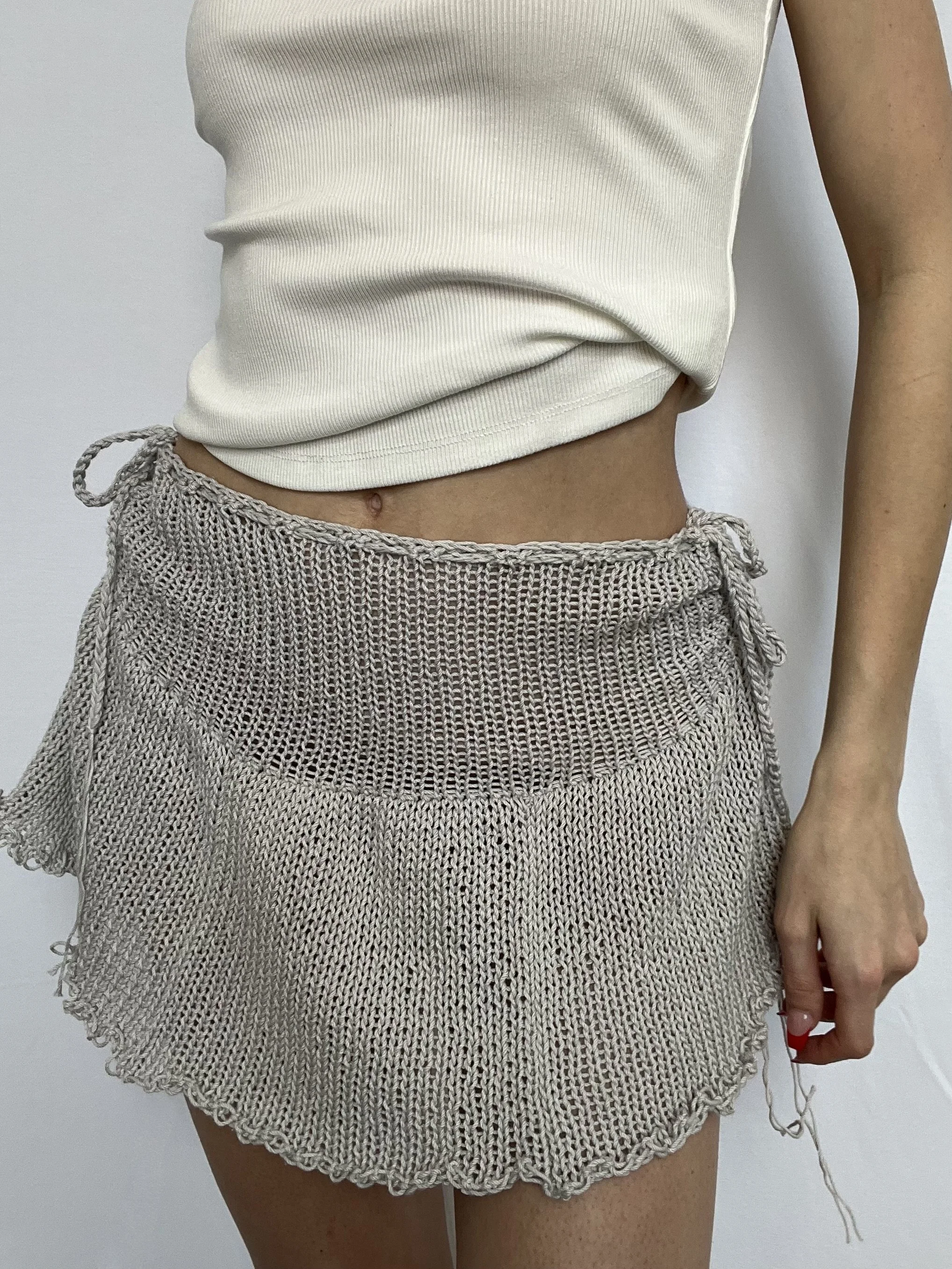 grey ruffled mini skirt