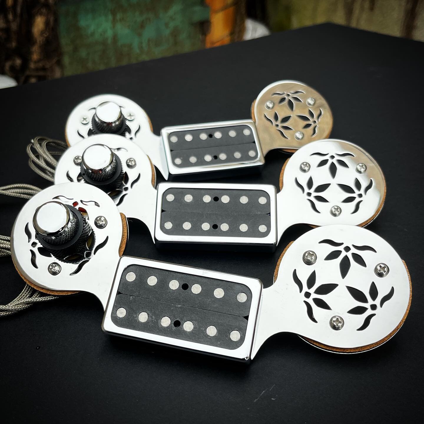 #Mandrayk #BearBuckers are in stock and ready to ship. Add a magnetic pickup to your dobro today. #bearbucker #beardresonator #dobro #slideguitar #handwoundpickups #alnico #mandrayk #mandrayk_music #customguitars #premiumguitars