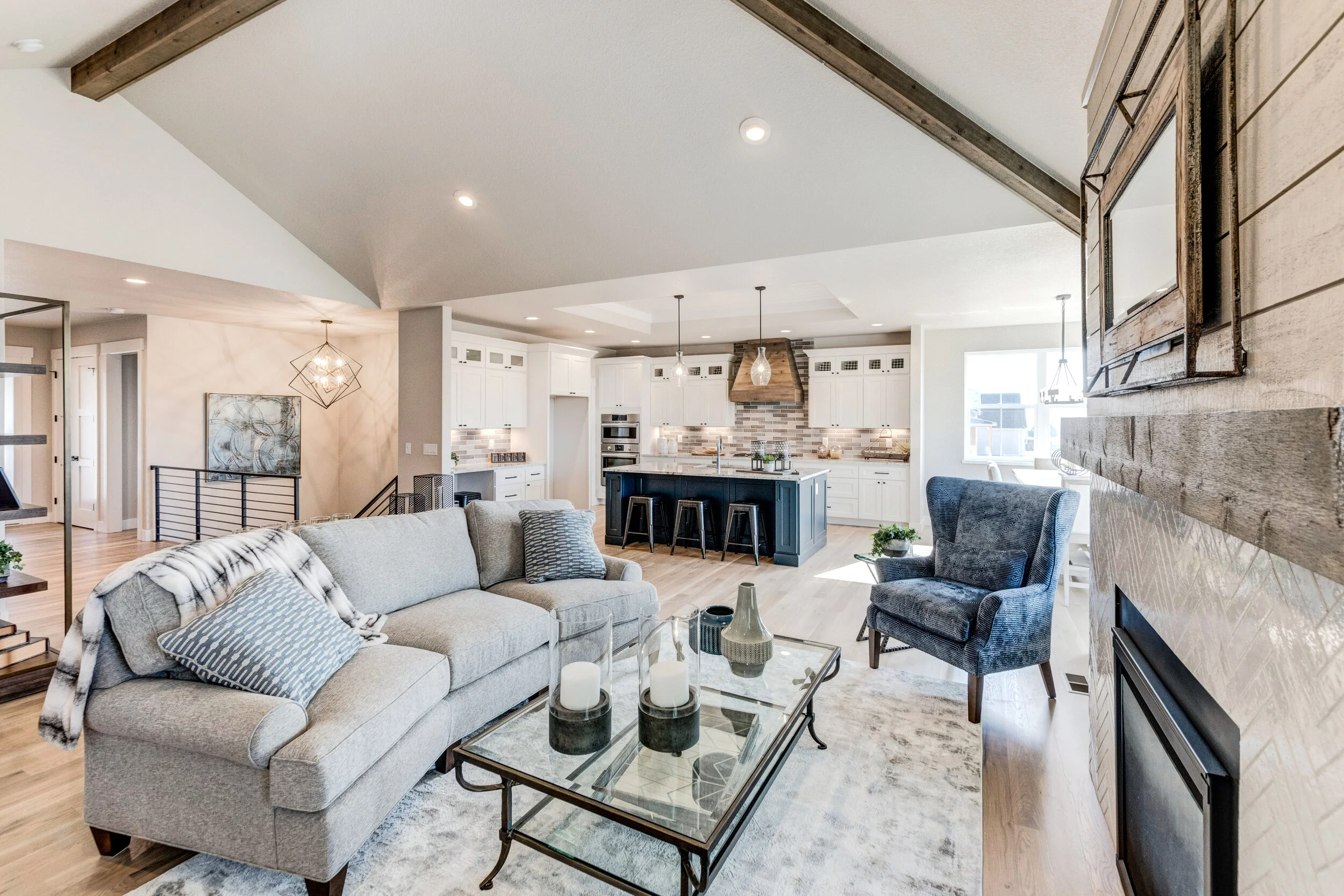 2031_cuda_ct_berthoud_co_80513_print_048_045_main_living_area_4200x2800_300dpi-5b588403.jpg