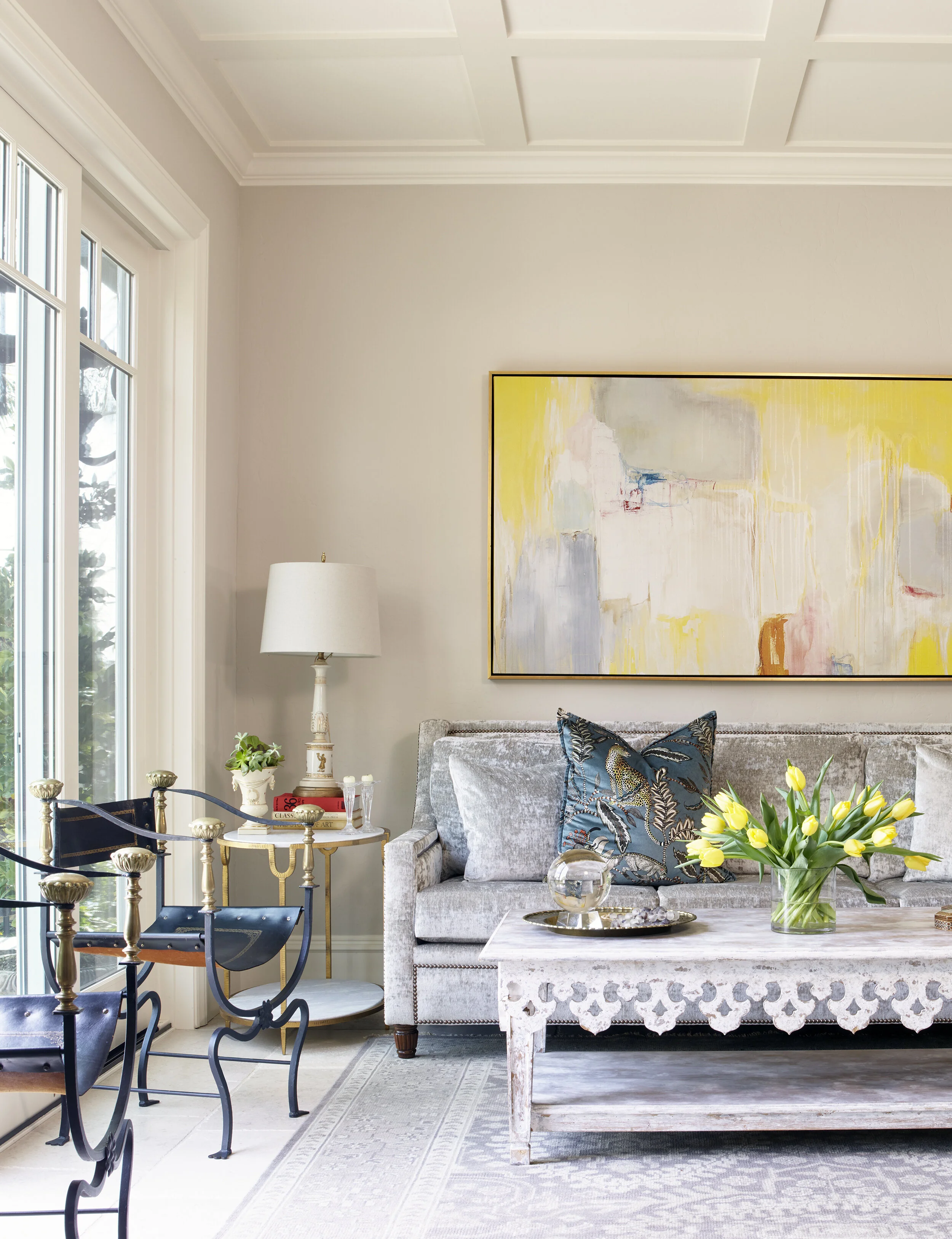 LUXURIOUS LIVING ROOM