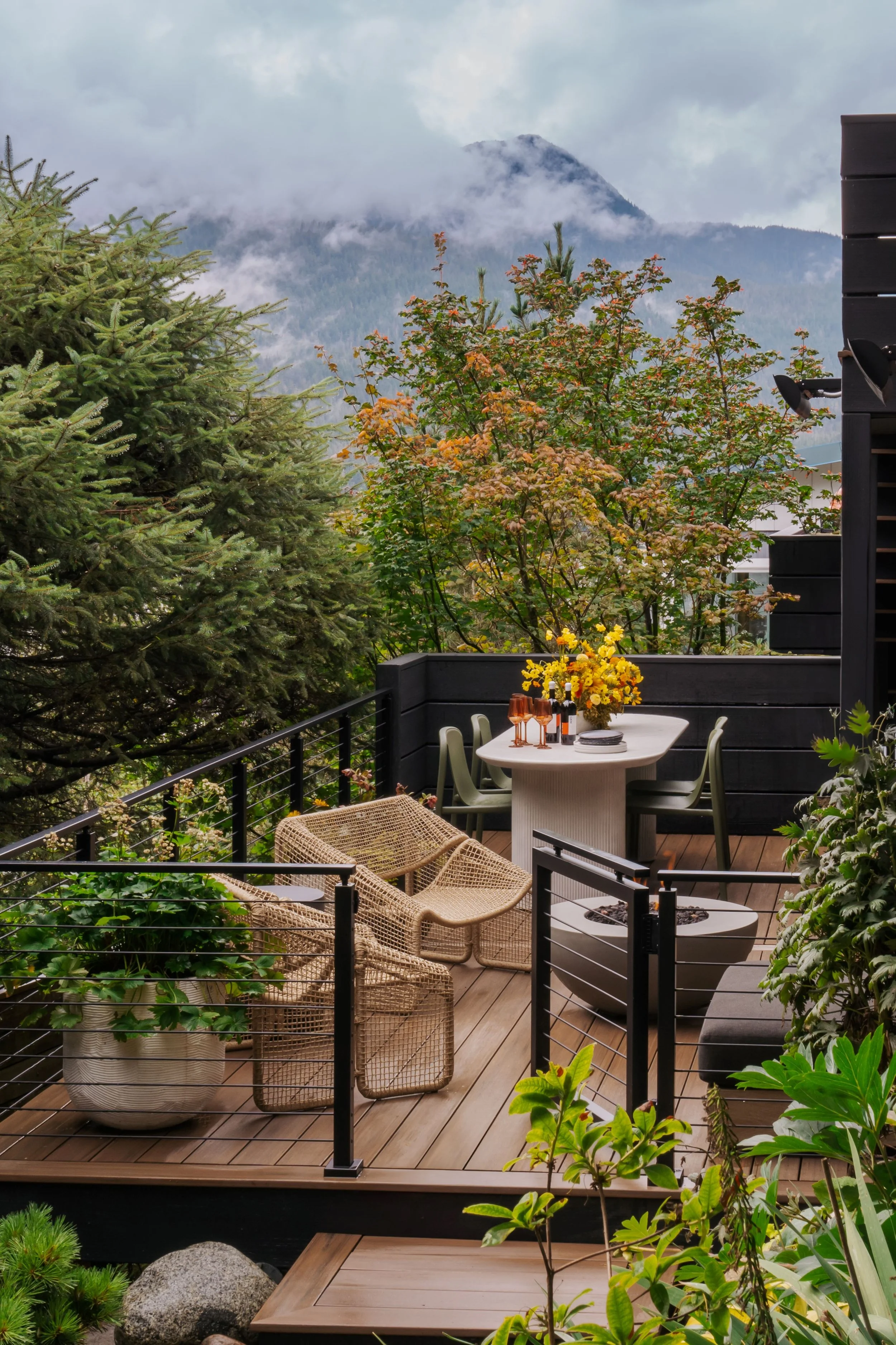 How One Steep Backyard Became a Year-Round Retreat