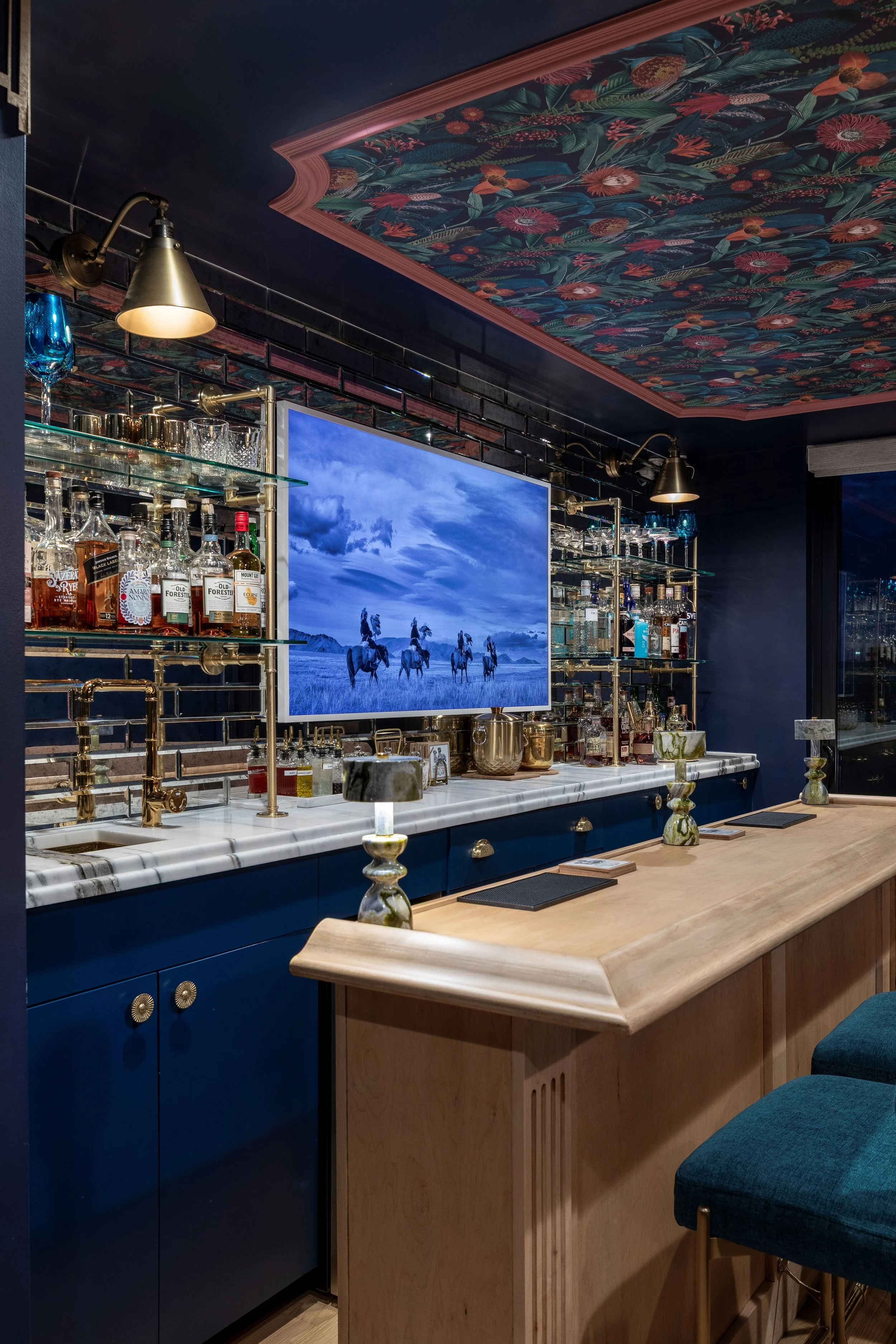Small Room, Big Personality: How a Designer Created a Speakeasy at Home