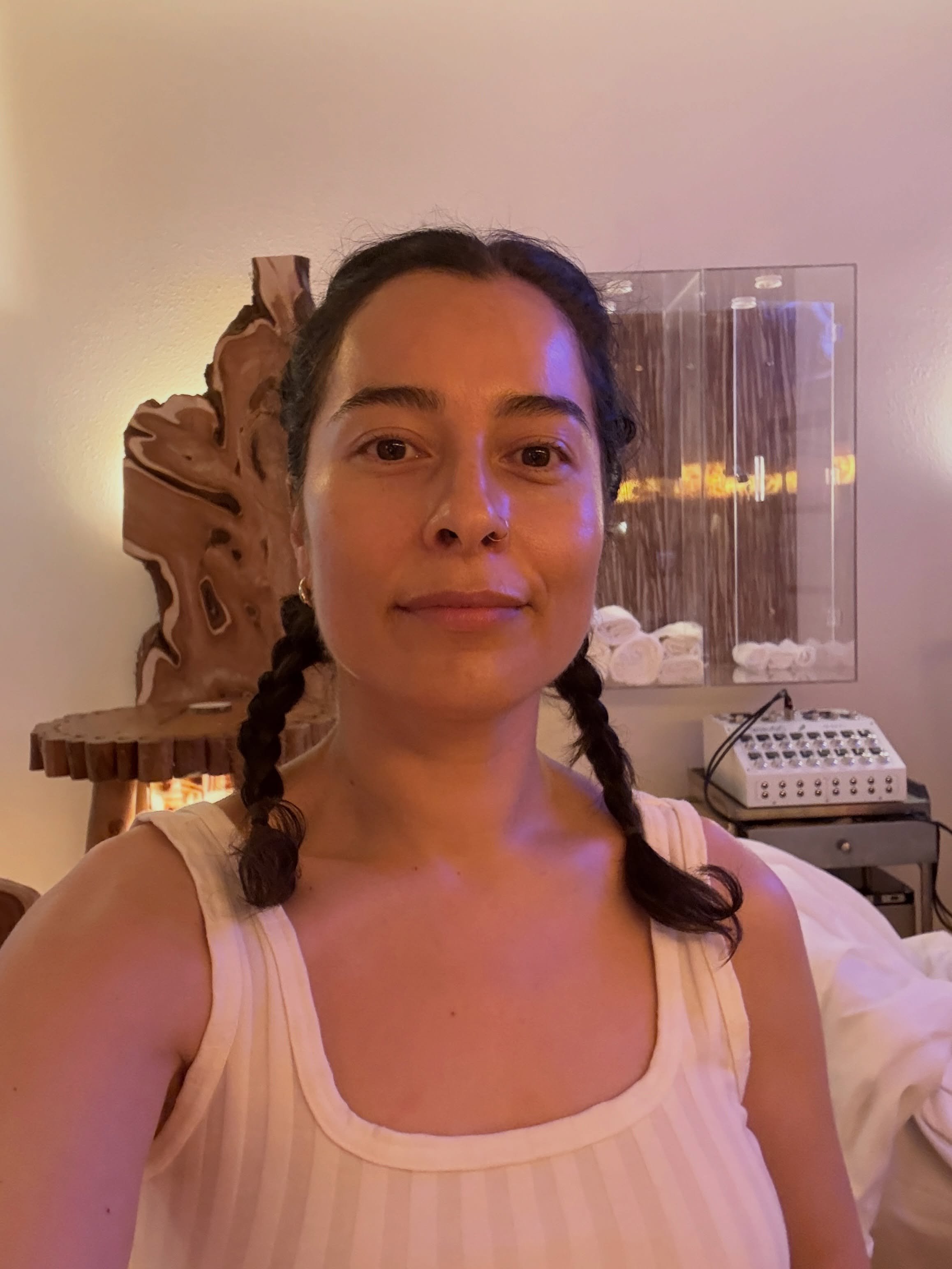 @bibibambu_ just brought my skin back to life.. i mean, 👀 at this glow 🪄✨🌻

&iacute; haven&rsquo;t gotten a facial in years, and this felt so special and nourishing with all natural, organic and vegan skincare from @eminenceorganics 🐣

still figu
