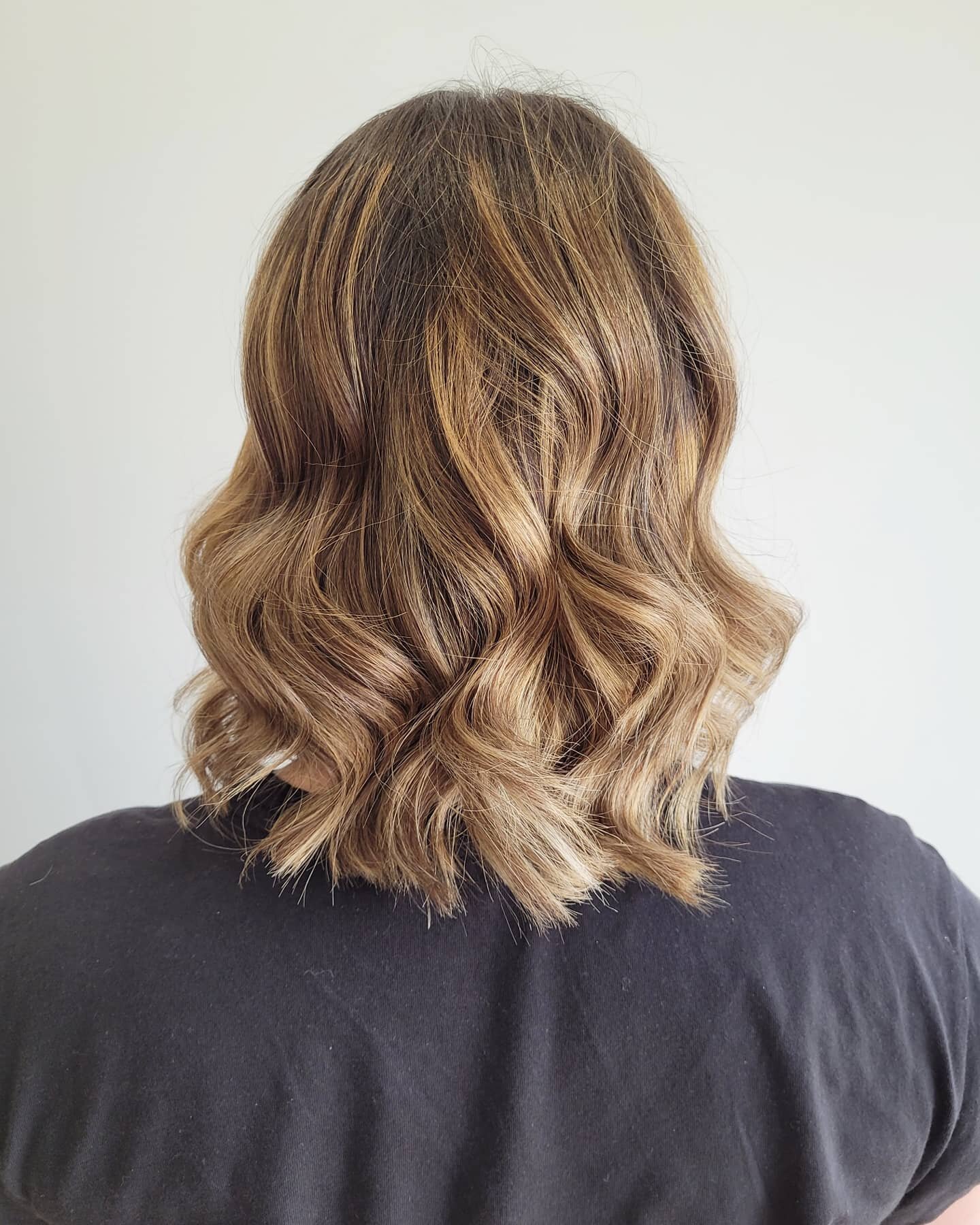 B+A 
A little lighter and a huge chop ✂️ 
.
.
.
#bigchop#bigchange#newdo#hairfeels
#hairlife#hairdresserlife#lobstyle
#lobvibes#balayage#blondetexture 
#blondebalayage#caramelblonde