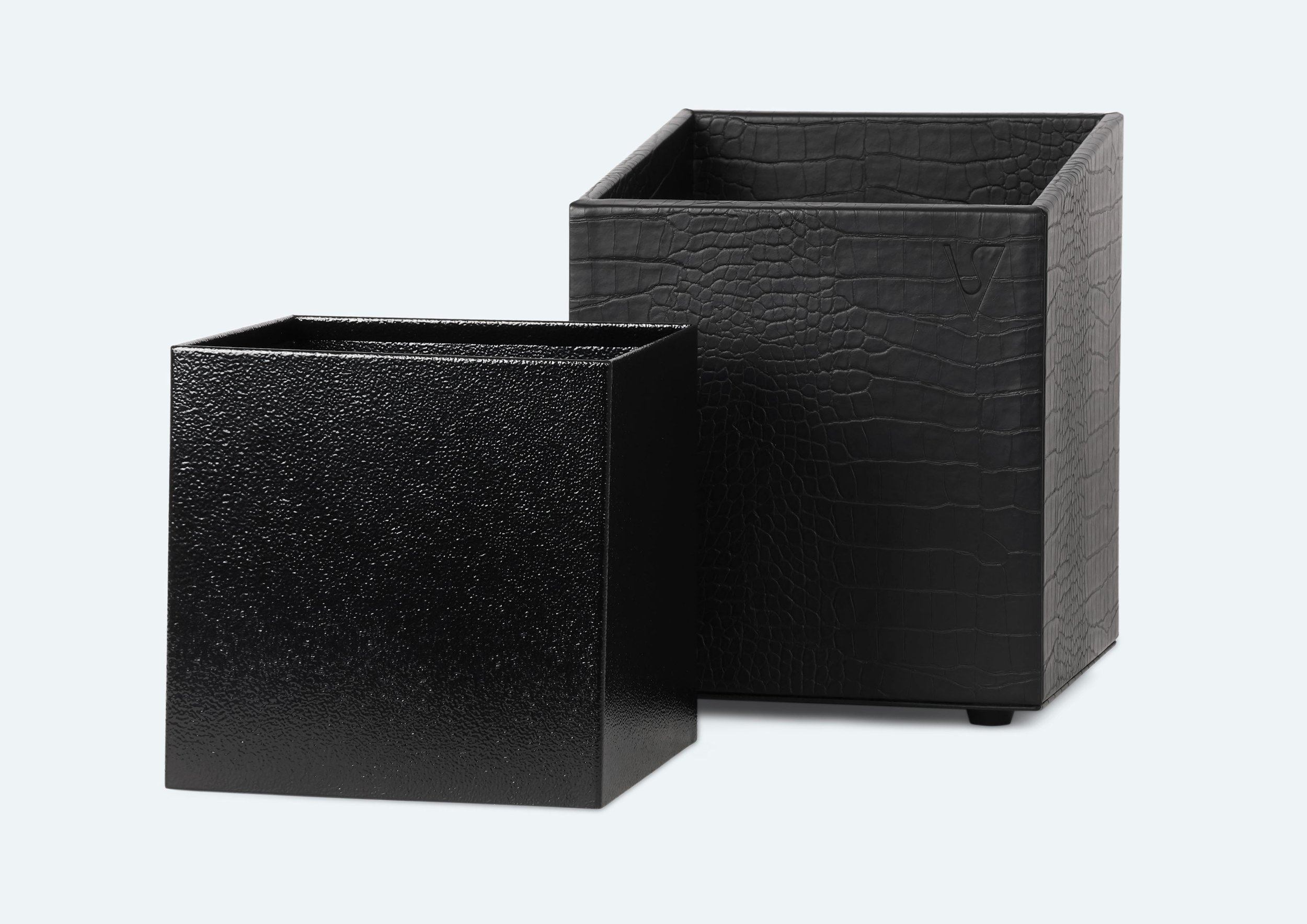 view-single-bin-bathroom-crocodile-leather-custom-consultantspr.com-design-23.11.03-2.jpg
