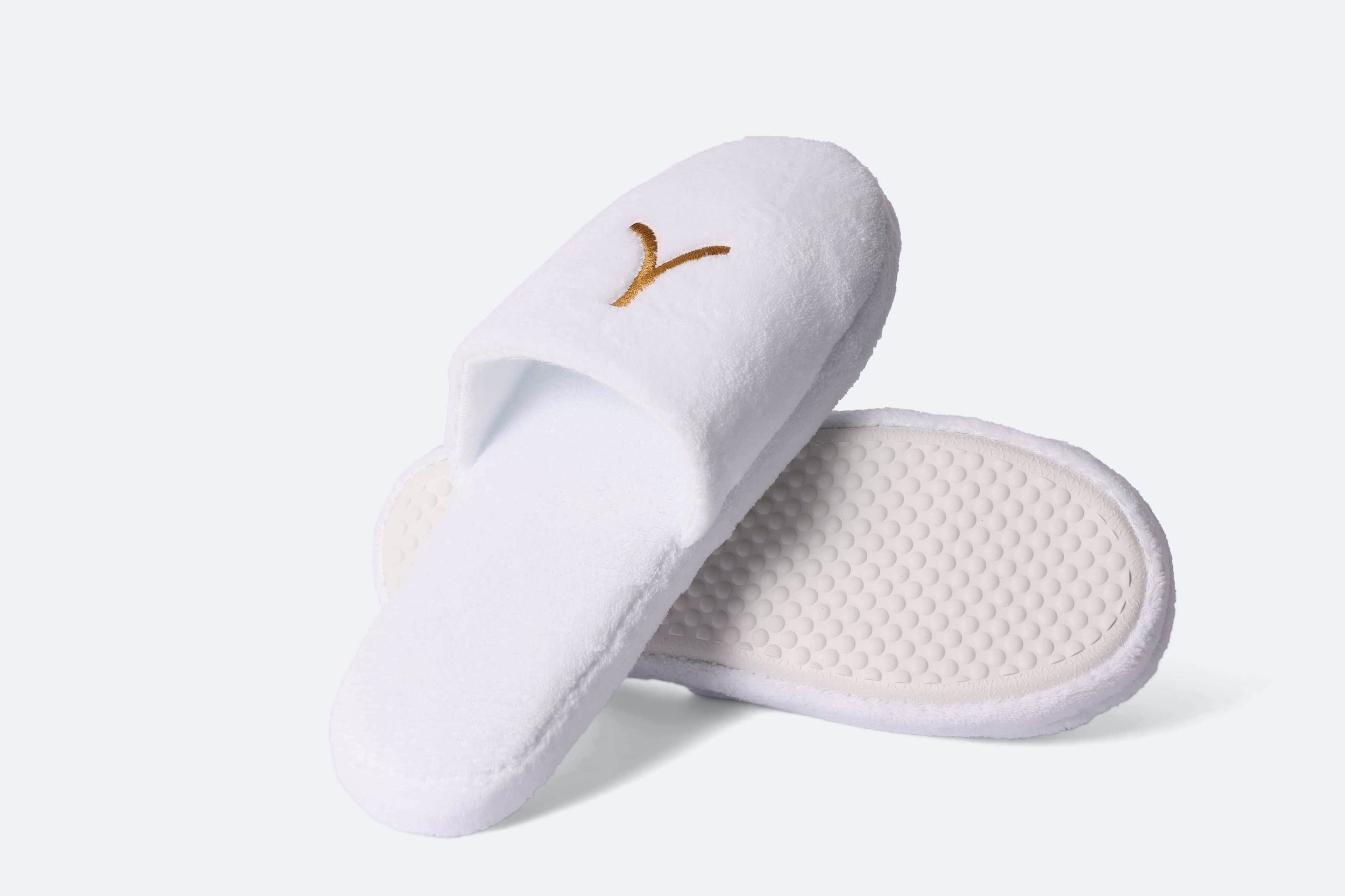 CBC056-slipper-open-toe-poly-velour-embroidered-pms2040c-flynn-premium-hotel-product-specialists-creation-custom-design-develop-deliver-consultantspr-final-3