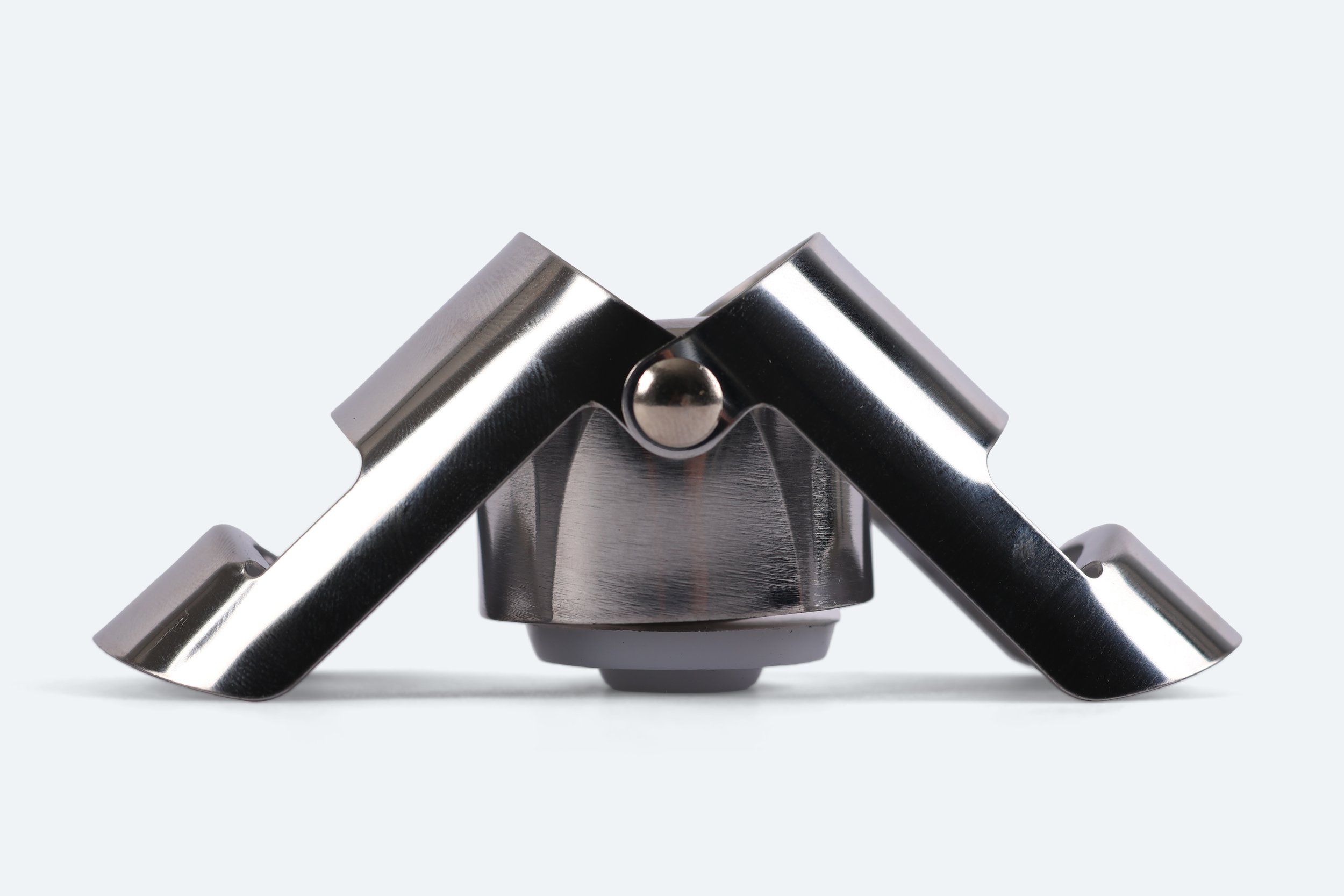 CAP115 - Champagne-stopper- stainless-steel-silver-premium-hotel-product-specialists-creation-custom-design-develop-deliver-consultantspr-final-3