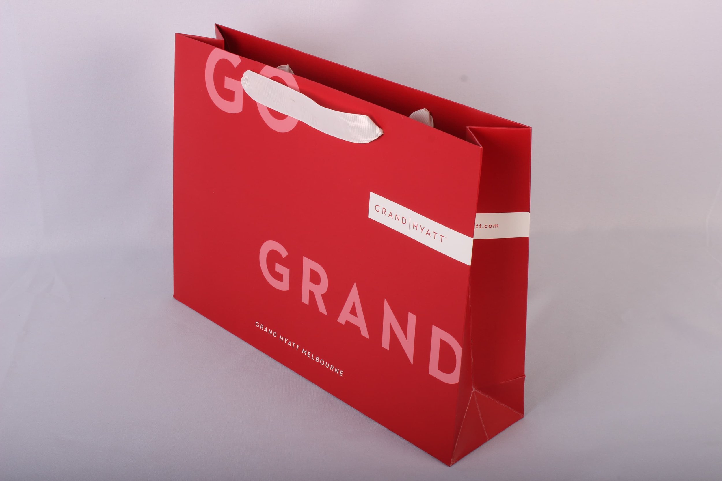 bag-gift-large-paper-gloss-2019-standard-red-white-hya-ghm-sample-2 11.05.47 am.JPG