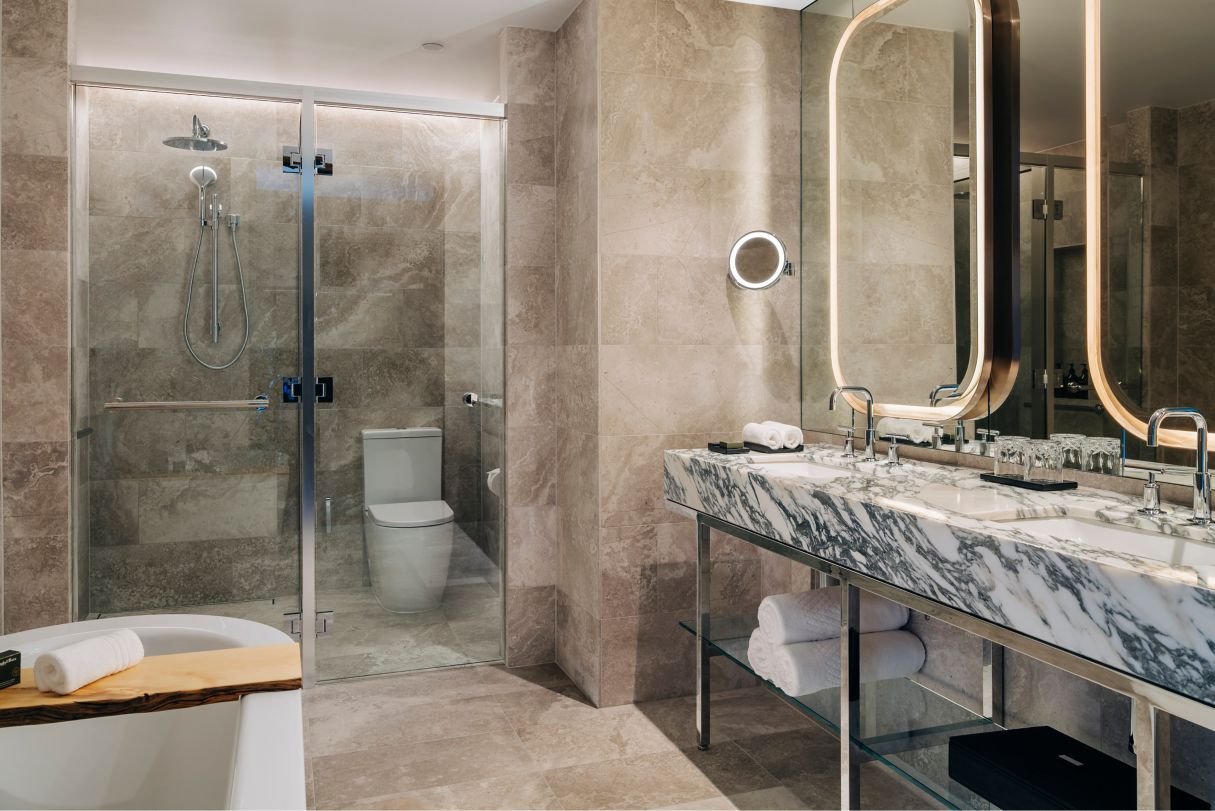 lc-hbalc-aurora-suite-bathroom-1-17396_Classic-Hor.jpeg