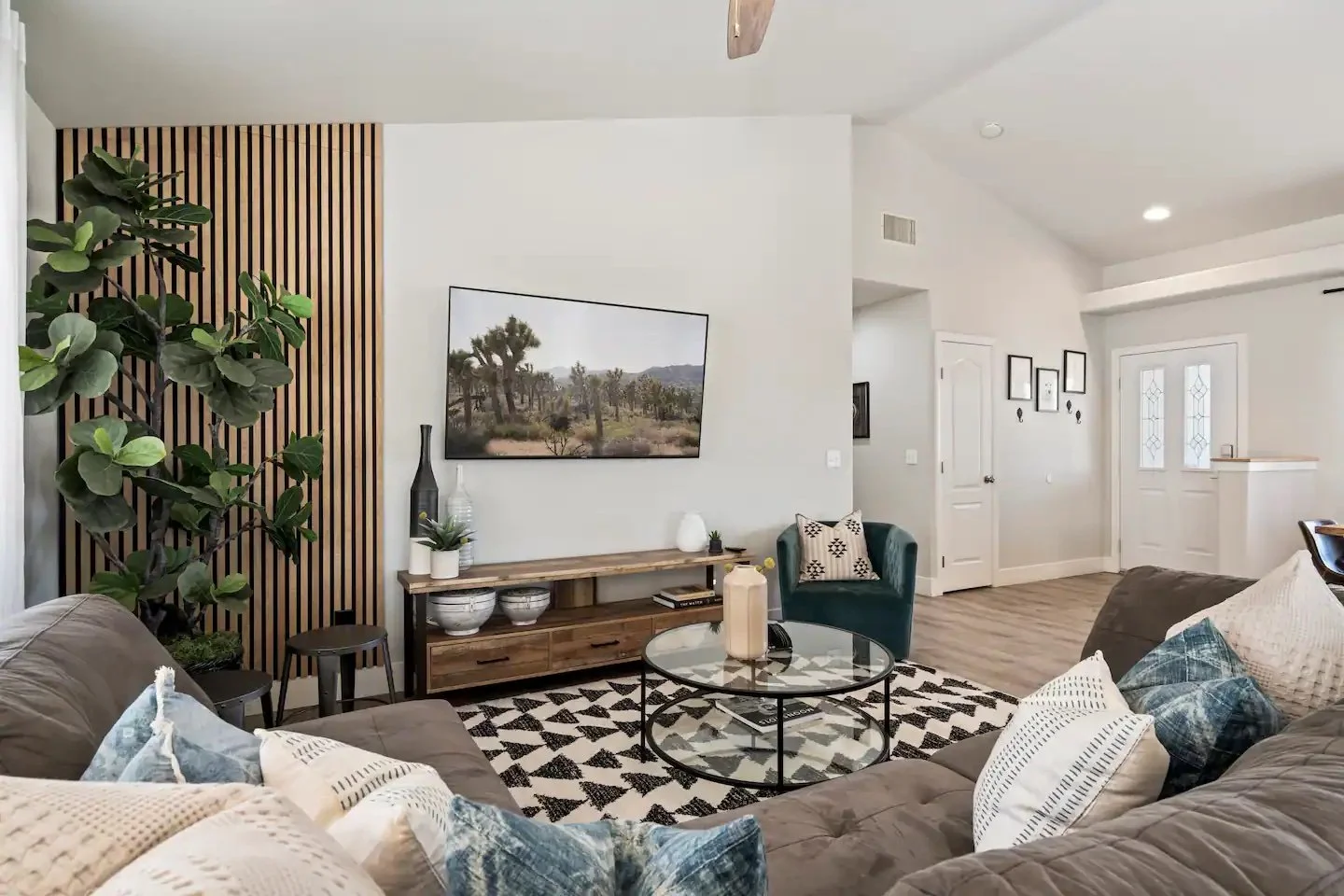 d5708072-d701-4051-9c40-3204c1da25b7 copy.jpg