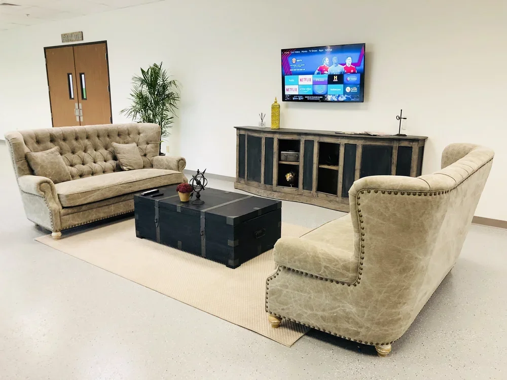 Arrowhead Imports Lounge