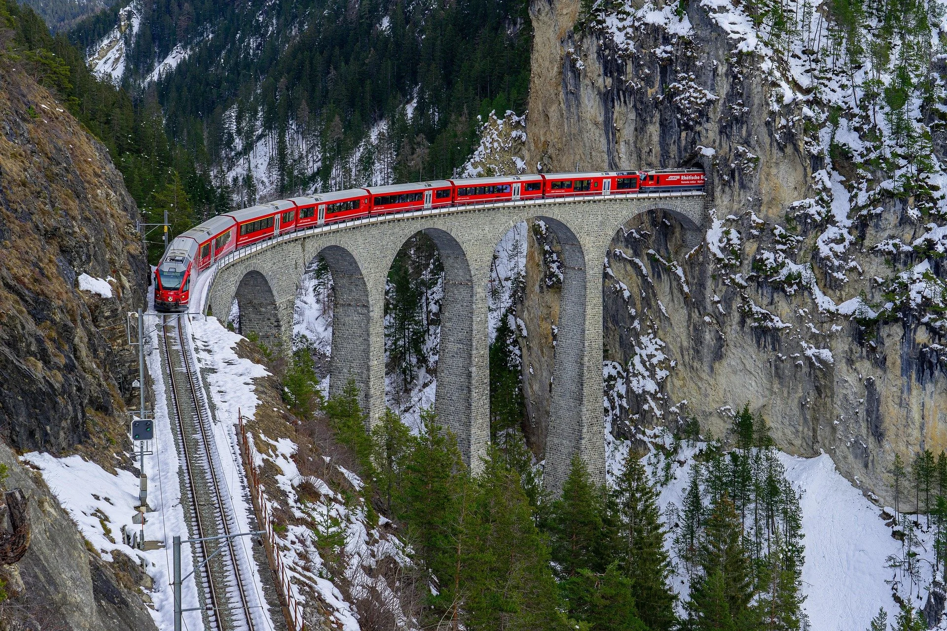 Train in Switzerland Image 1.jpg