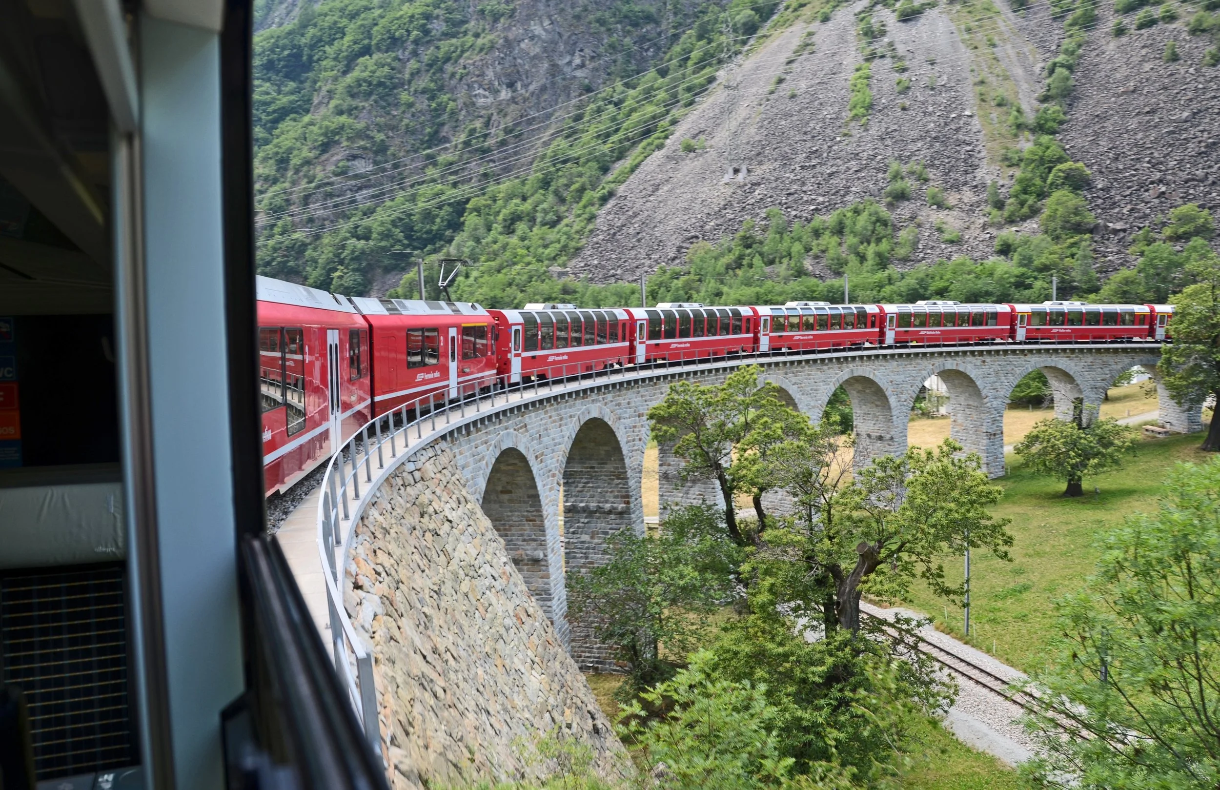 Train in Switzerland Image 2.jpg
