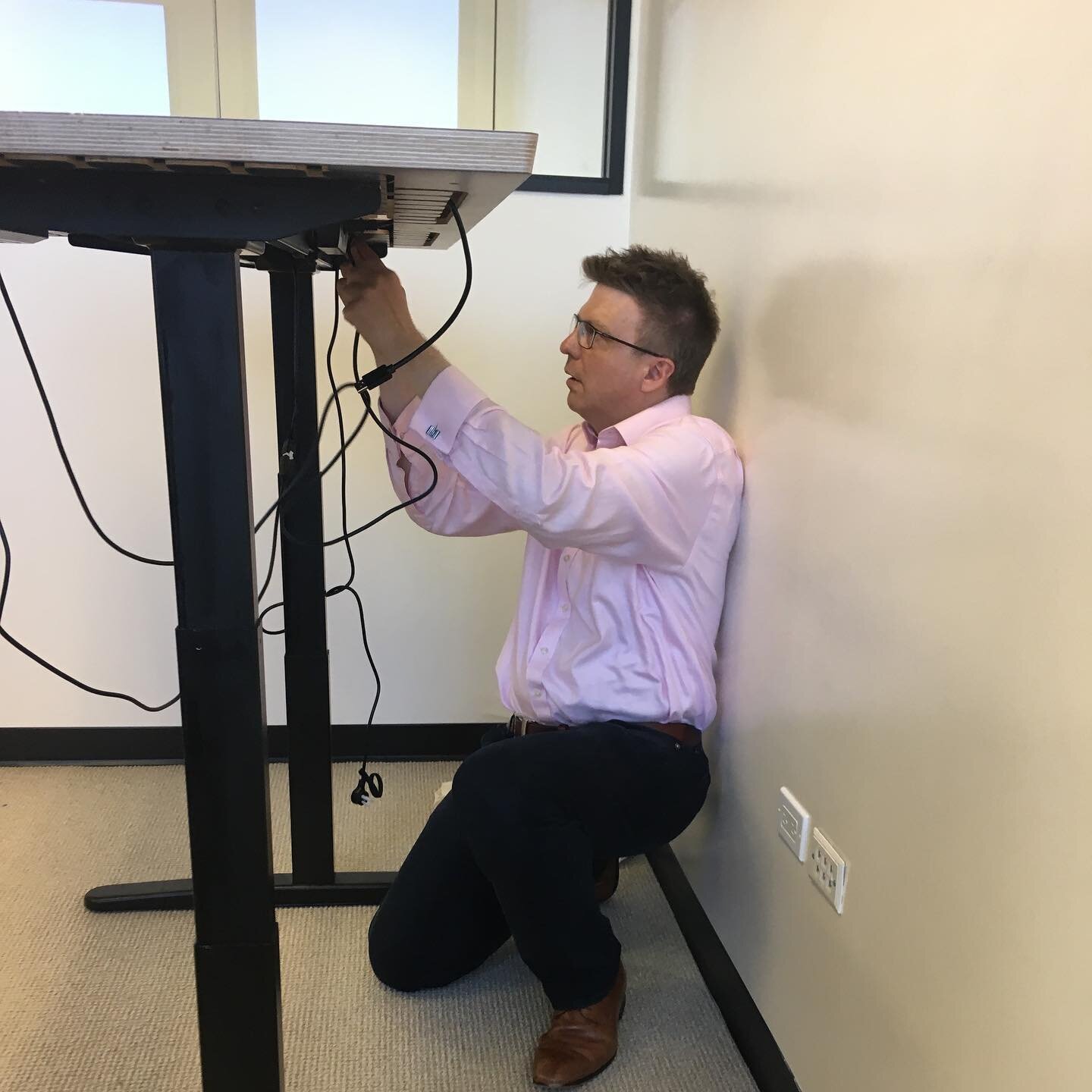 Tom with some early CableTread user testing. The first prototype was very difficult to wire. But we learned and refined.
.
.
#usertesting #ux #userexperience #cablemanagement #standingdesk #cabletread