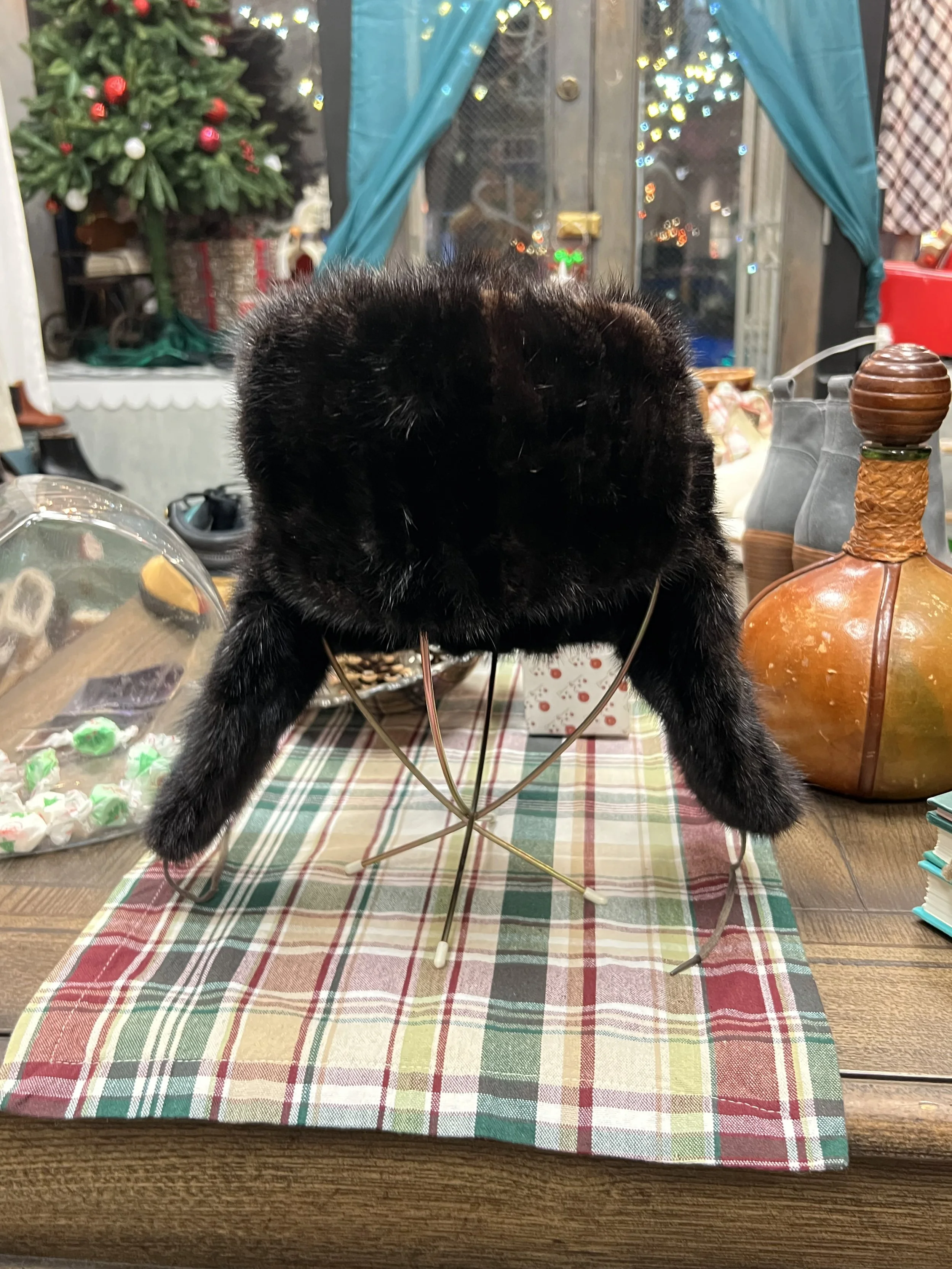 Someone out there needs this vintage hat. Is it you? Find shoes, gloves, bags, dresses, sweaters, and more to look fabulously chic this season. Mariposa on 25th Street is my new favorite consignment shop. 