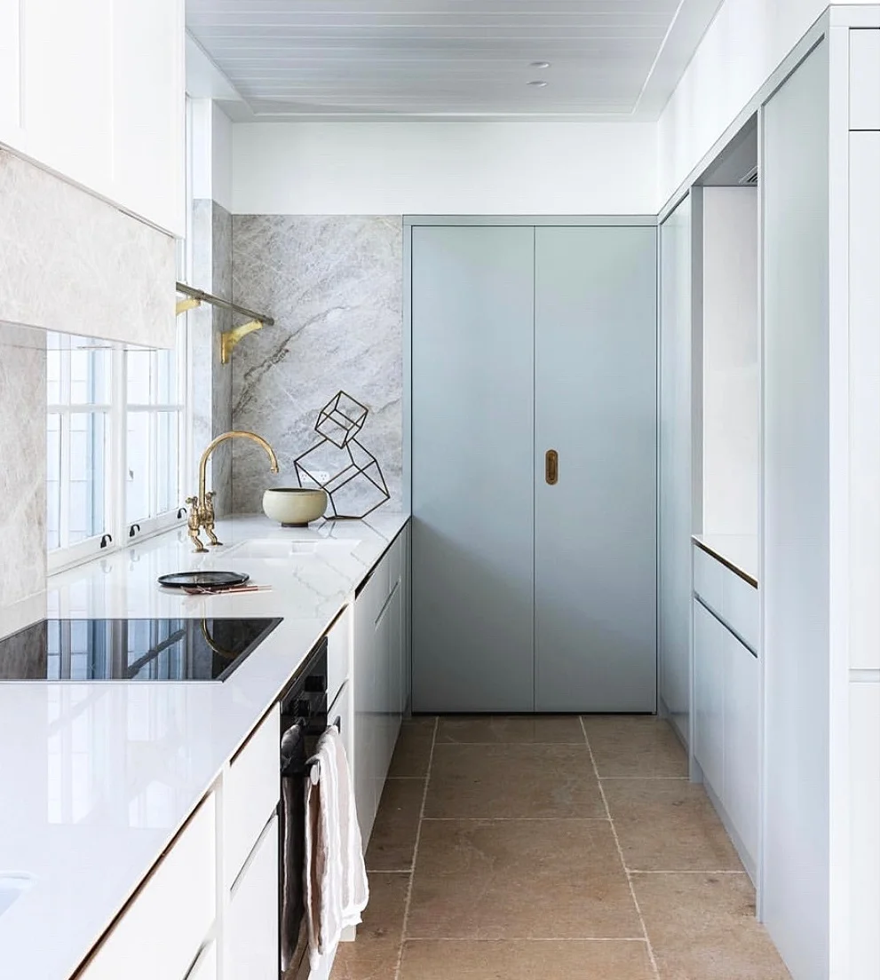 ZETR 13 - 0 - W    PHOTO BY TOM FERGUSON