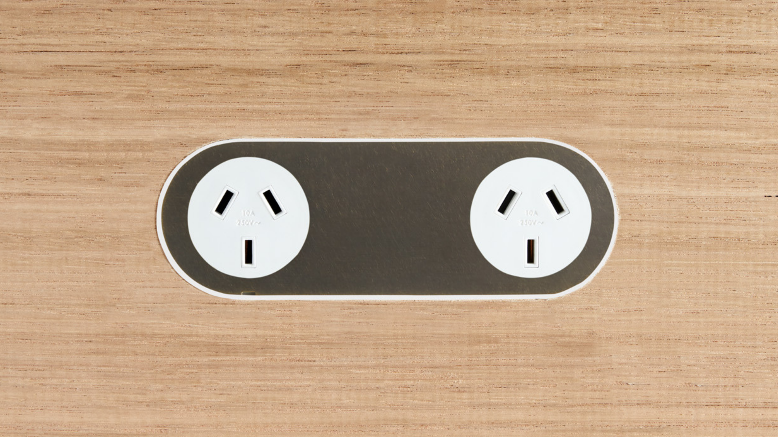 ZETR_carbon outlet designer power socket.png