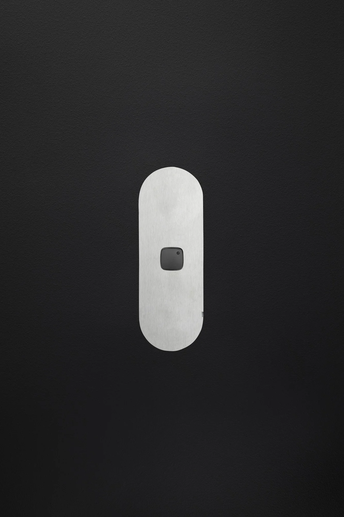 Single_Gang_Switch_Stainless_Steel_Black_Button_Black_Board.jpg