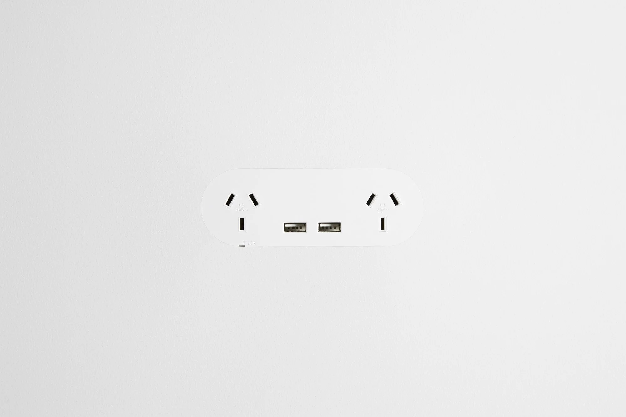 Double_Outlet_USB_White_White_Board.jpg