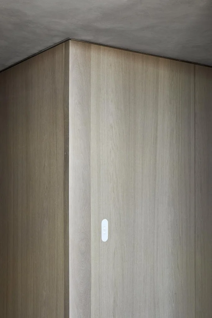 ZETR-minimal-designer-power-outlet-flush-designer-architectural-electrical-2021EDITION-OFFICE-MELBURNIAN010.jpg-1.jpg