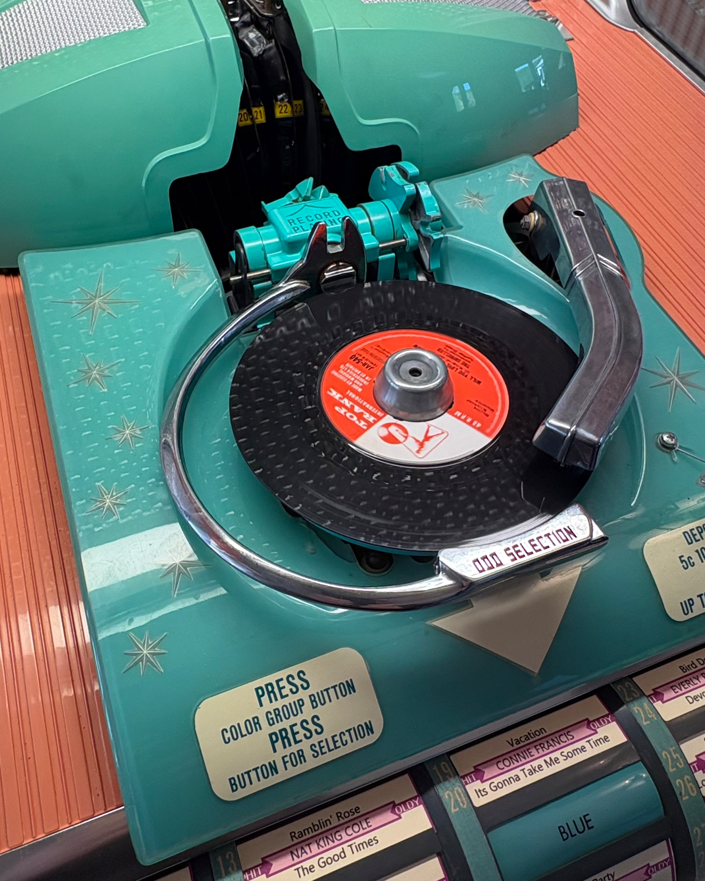 rockola-1458-jukebox-record-playing-on-turntable.png