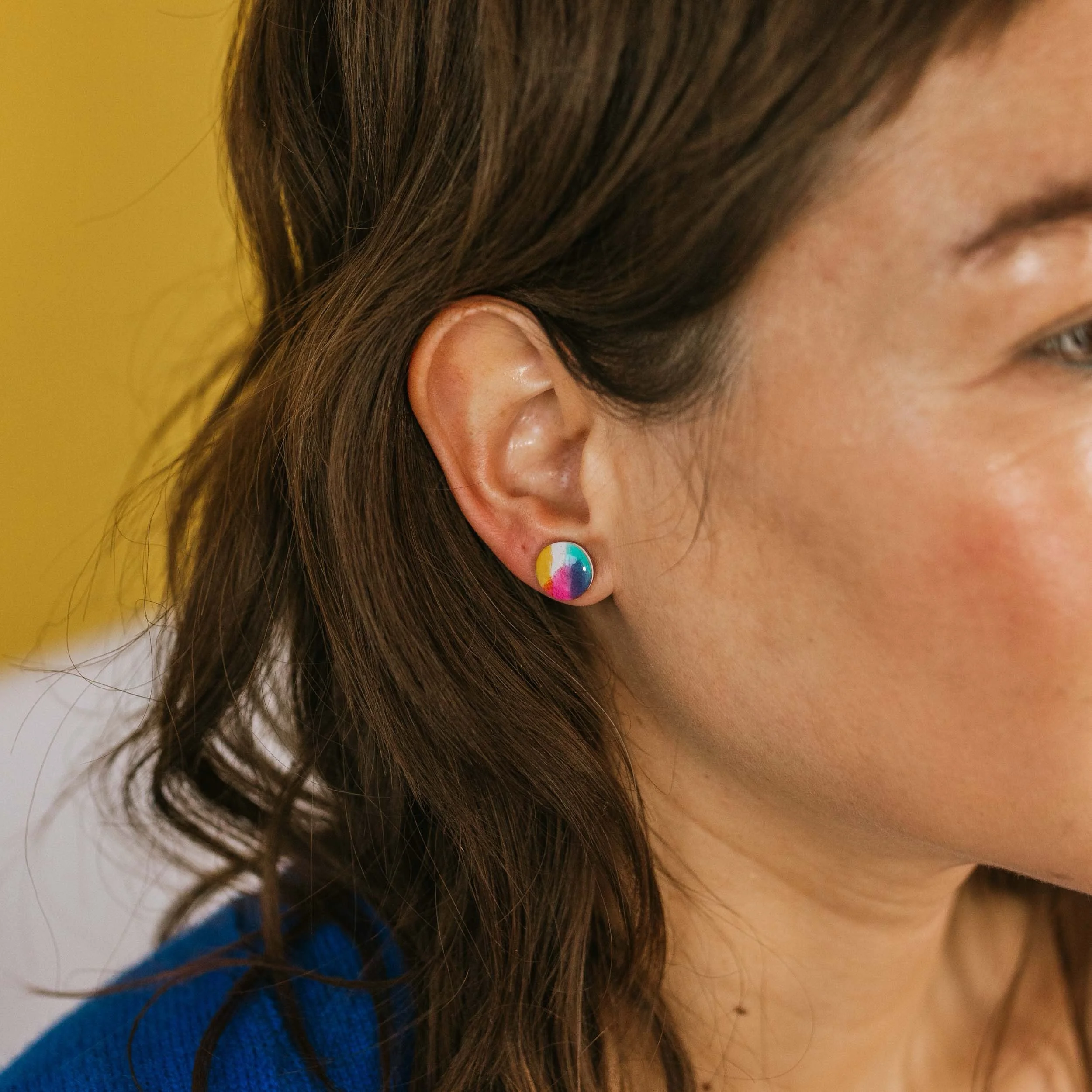 For the days when you want a little something, but not a full on howaye statement. ✨

A pop of colour for a little boost, an understated dopamine hit.
Itty bitty earrings definitely don&rsquo;t have to be boring lads.
Easy. Fun. Very Culu.
 (Very dem