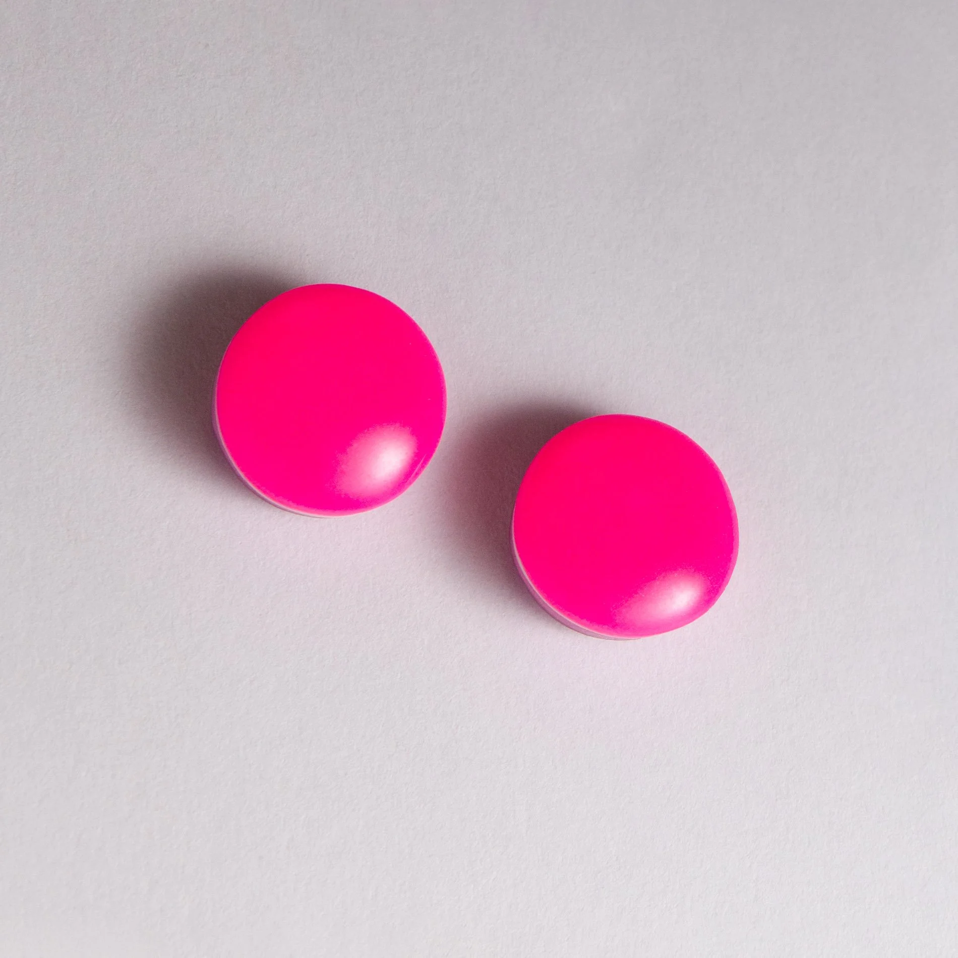 GLAM - Studs - Neon Pink
