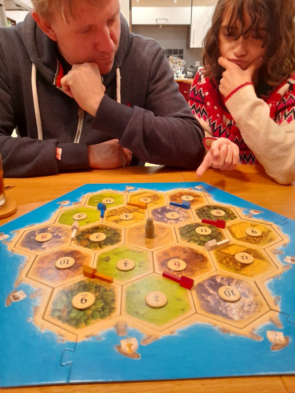 Crazy game post! 3 players at 9 and struggling for that last point! :  r/Catan