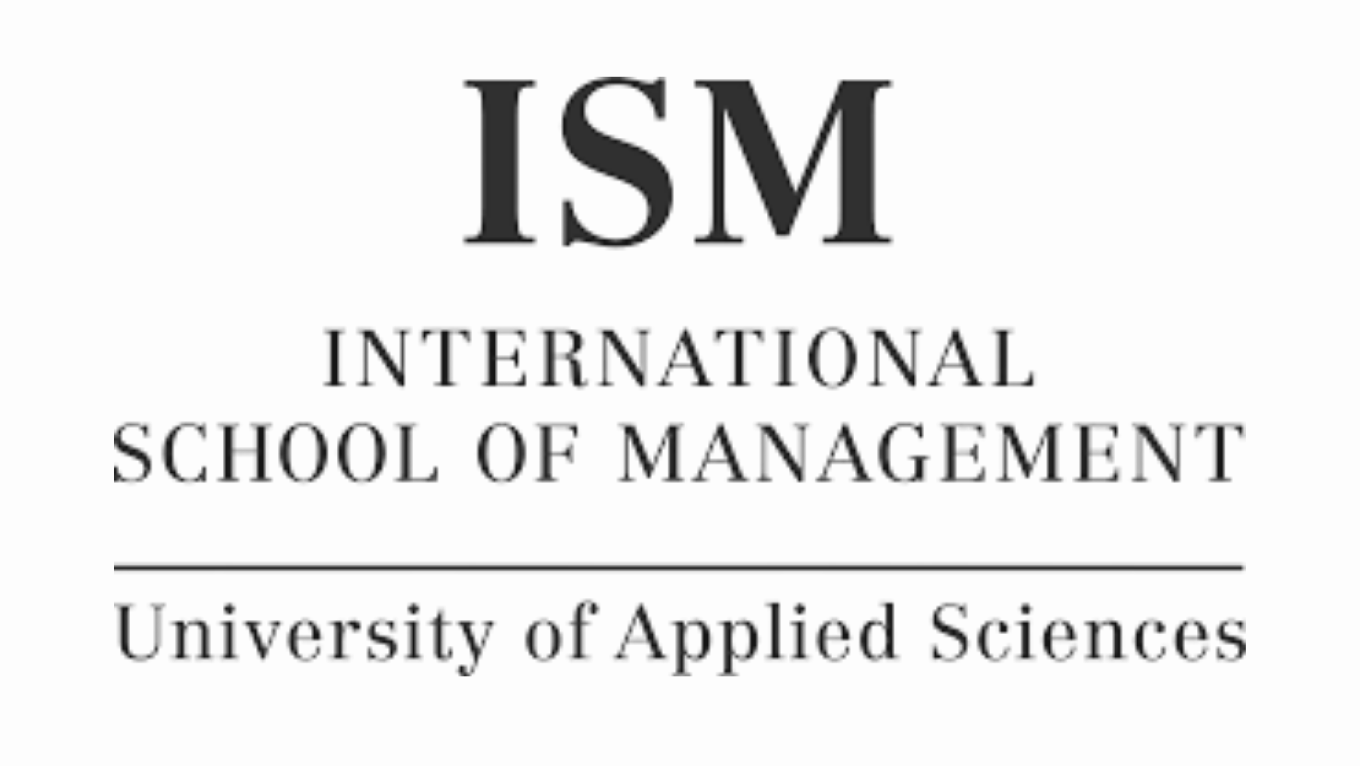 Logo der International School of Management (ISM) mit Schriftzug in Schwarz auf weißem Hintergrund.
