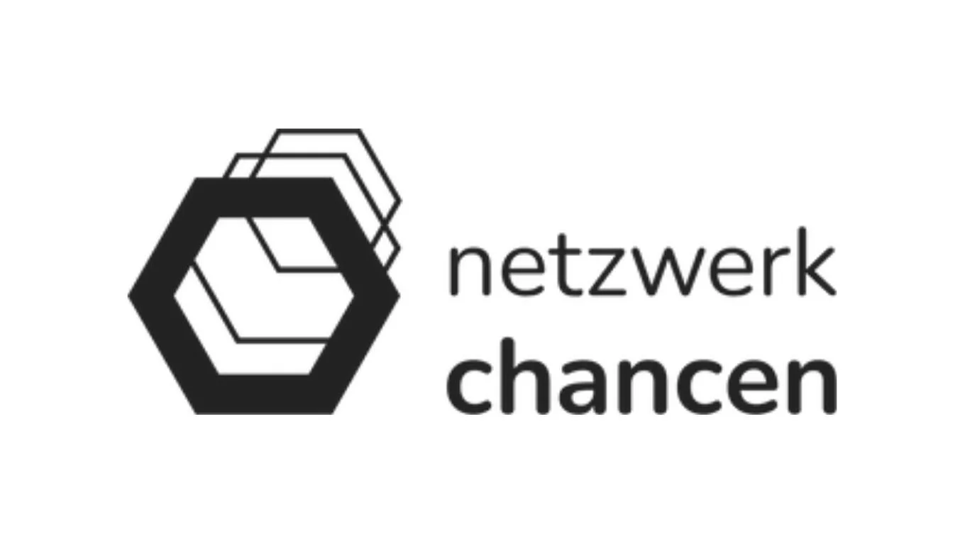 Schwarz-weiße Logo mit einem sechseckigen Design und den deutschen Worten 'netzwerk chancen'