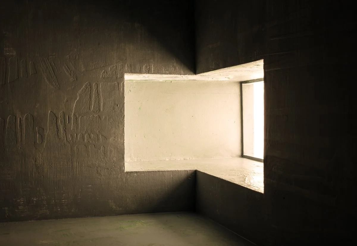 Bay window beige / 2025 / piëzo print on fineart baryta / 50x70cm and 60x90cm / edition 5 + 2AP