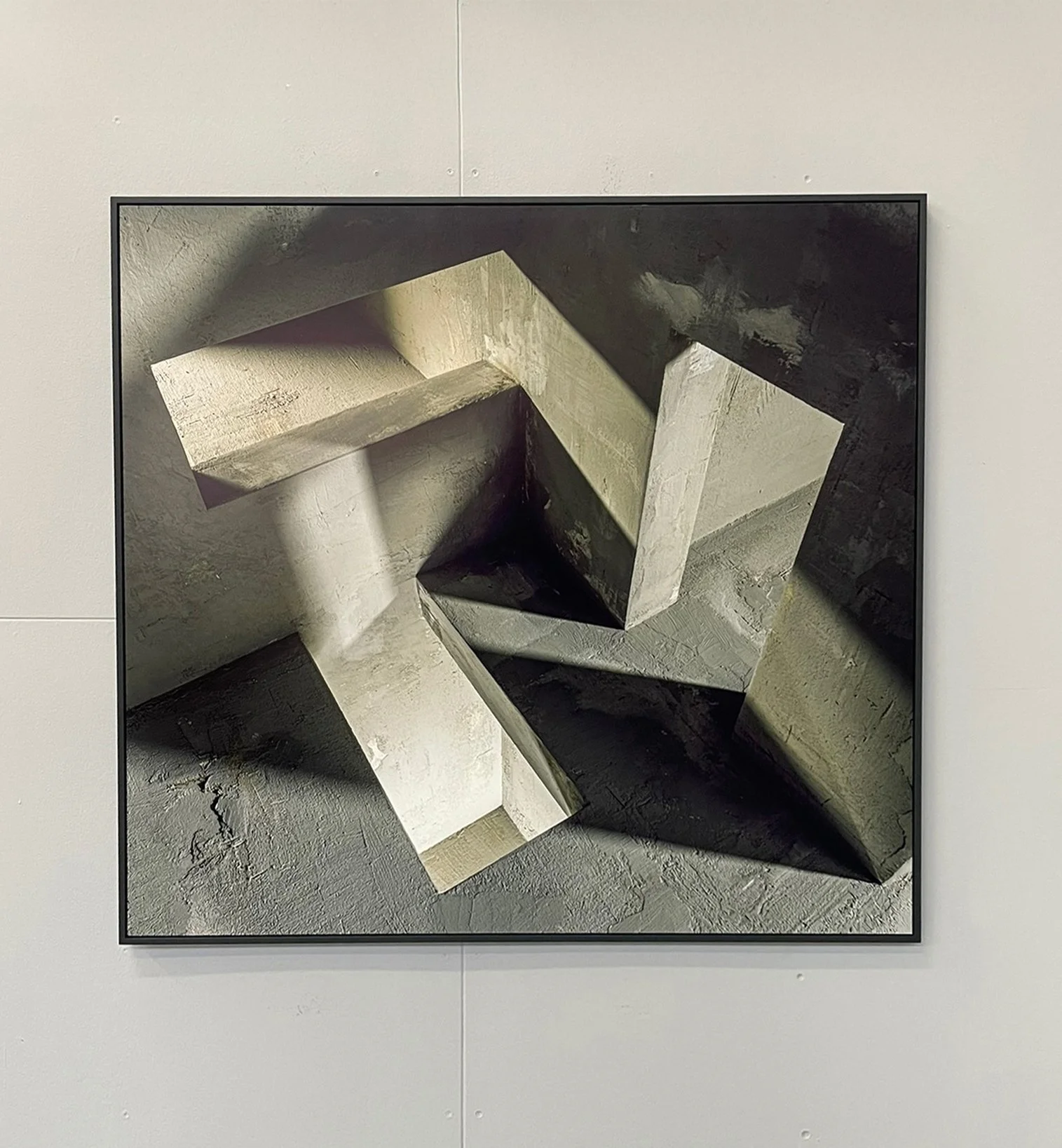 Revolving doors / 2025 / piëzo print on fineart baryta, wax-coating, panelframe / 100x110cm / edition 5 + 2AP 