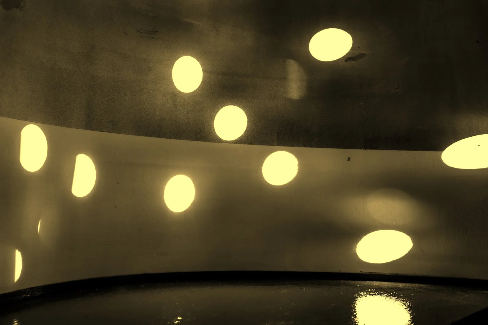 Many moons /  UV inkjetprint on dibond / high gloss finish / 120x180cm / edition 3 + 2AP