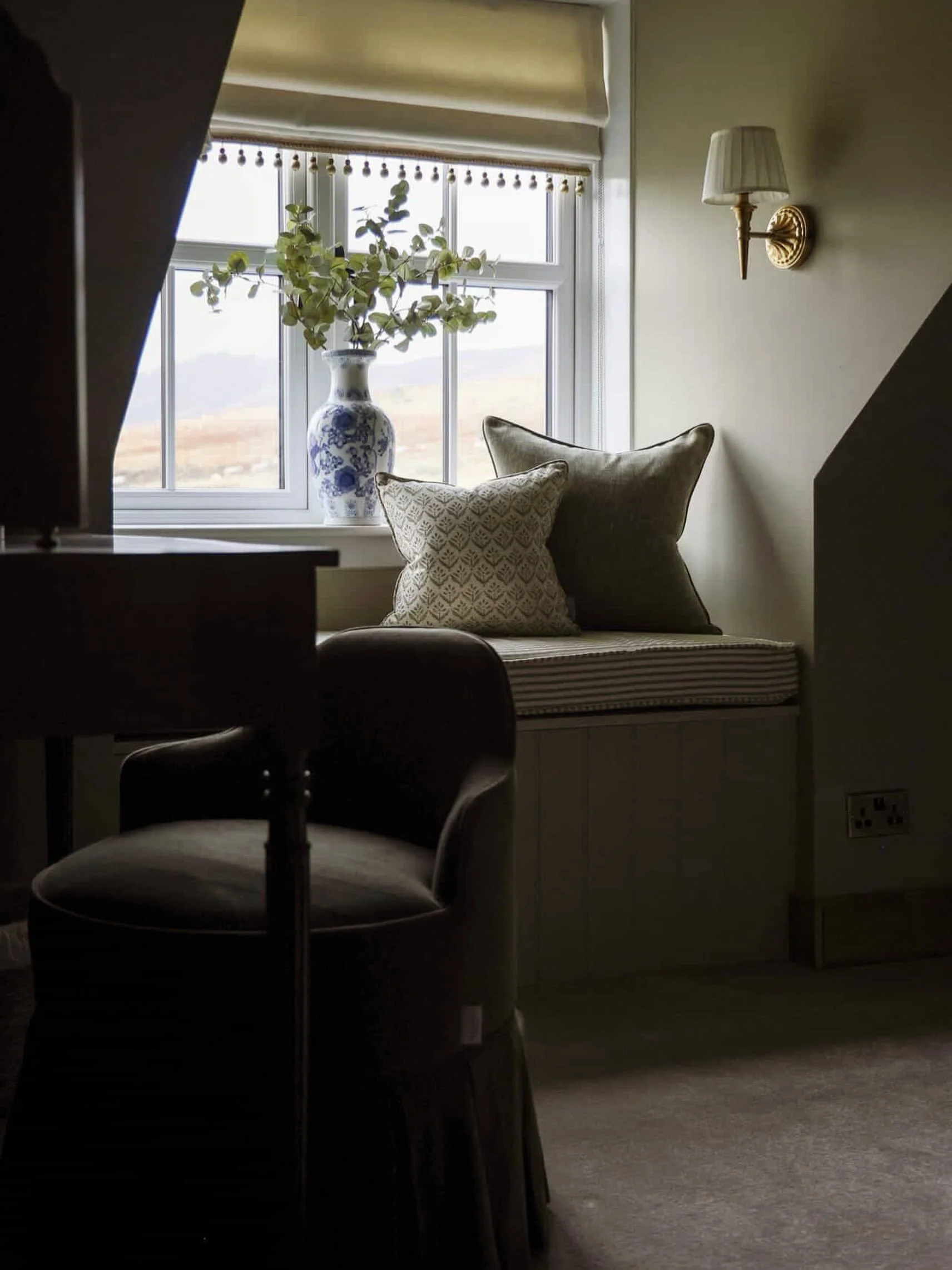 I absolutely love seeing your Alterme Home pieces in their new home, especially when they&rsquo;re bespoke for a certain space. 

How beautiful is this window seat area, captured by @walkiesandwine during their stay @logie_cottage 

Thank you so much