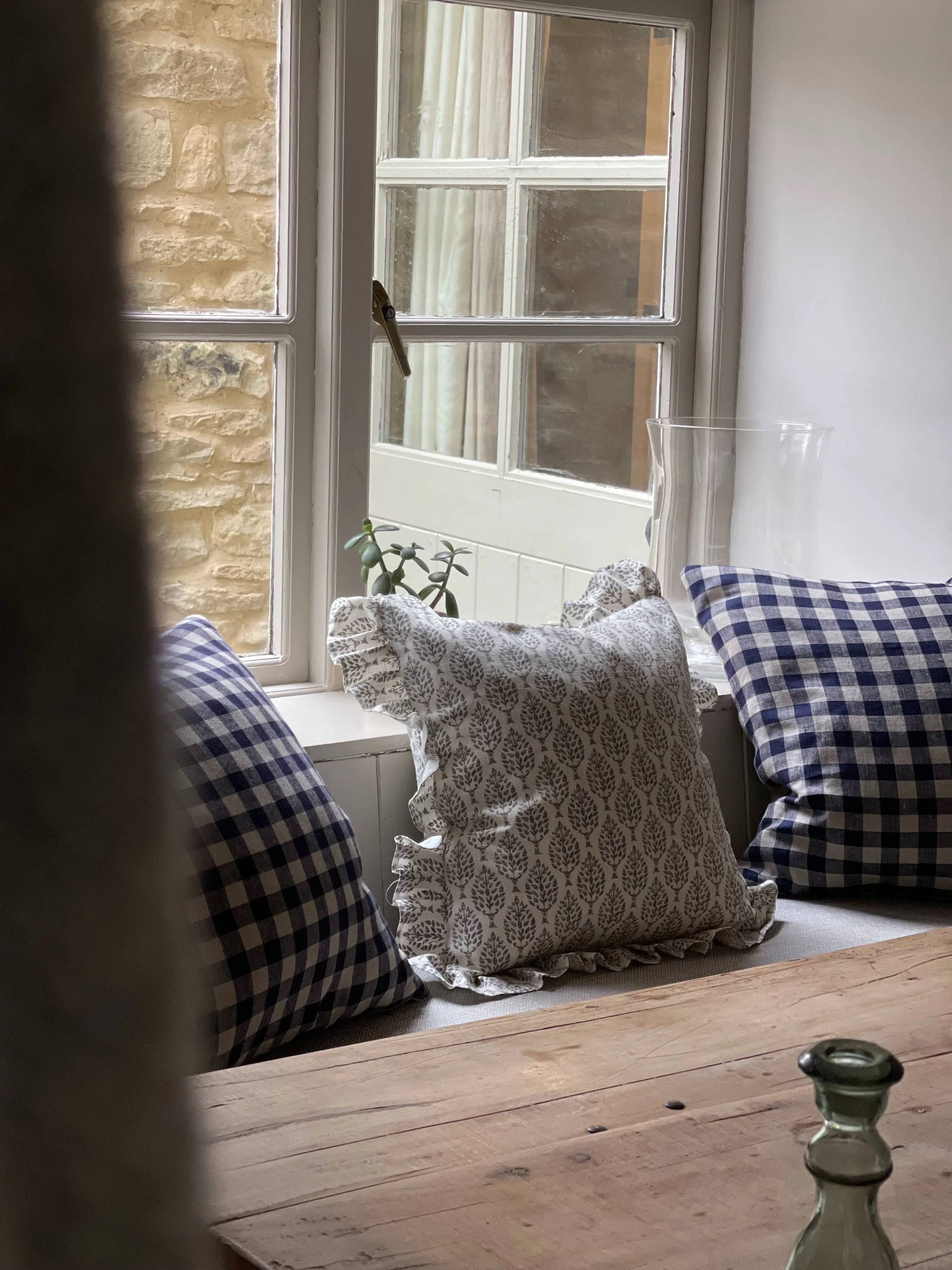 There&rsquo;s nothing I love more than combining pattern with checks &amp; stripes! 

Adding cushions with different patterns in similar tones can change the entire look of a room.. swipe to see how we&rsquo;ve used tonal colours to make contrasting 