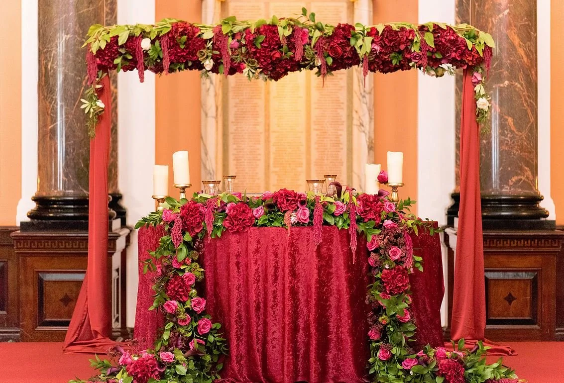 Sweetheart-Table-Red-Floral-Design-Afmena.JPG