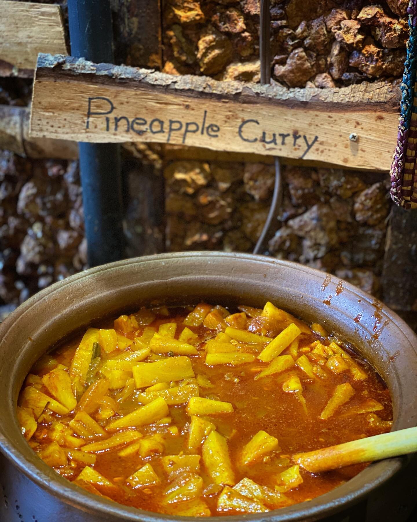 Come to our Saturday and Sunday Buffet! &ldquo; All you can eat&rdquo; for $15.95. Check out this pineapple curry and more. Also, if you like to book a reservation, you can call us at 347-857-6619 or email us! 🇱🇰❤️😎#food  #lakruwanarestaurant #nyc