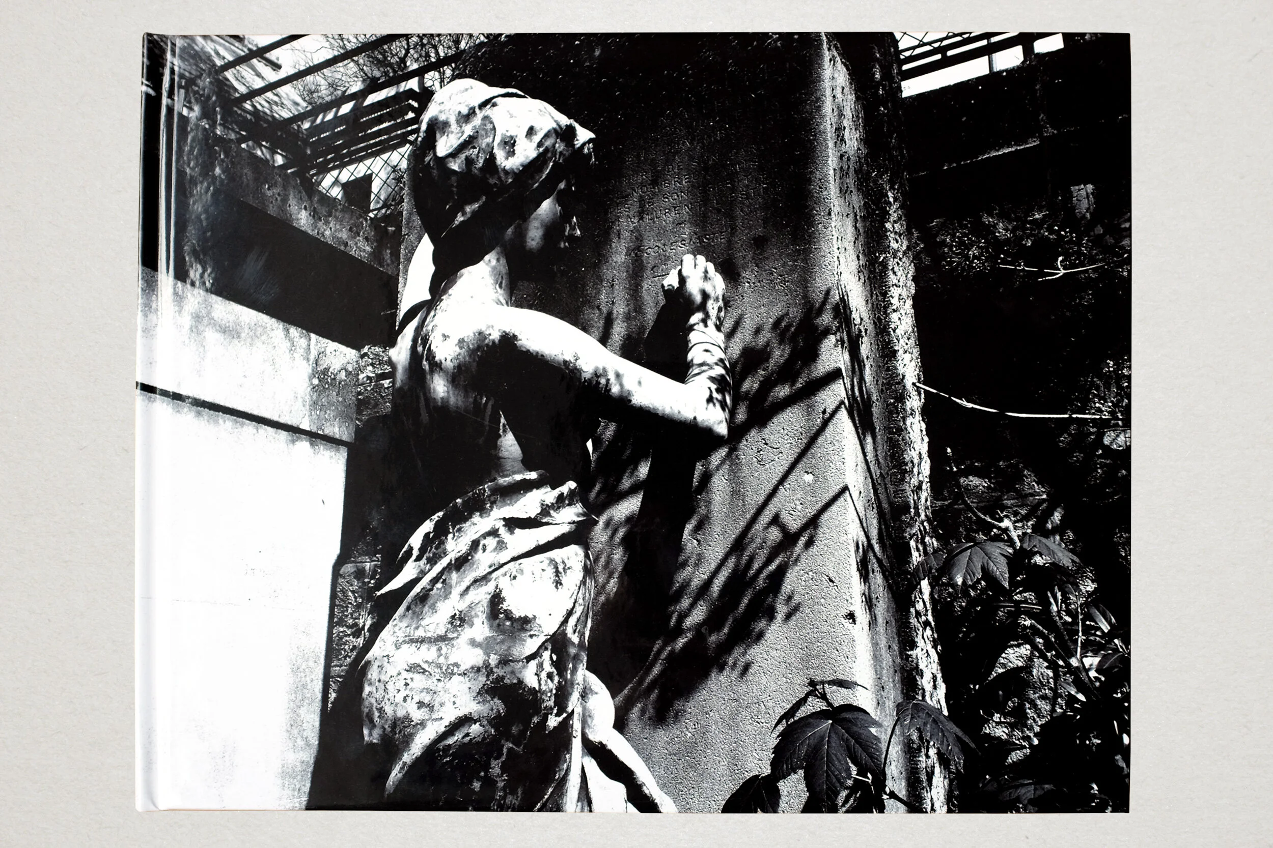 Ce Sont Nos Tombes. Hardback book. 11 x 8.5” 30pp. 2020.