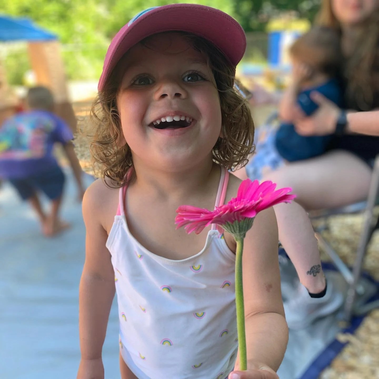 Happy Monday! 🌷☀️ .
.
.
.
#goodtogrowchildcare #childcare #monday #smileyfaces #southernmaine #outdoorfun☀️