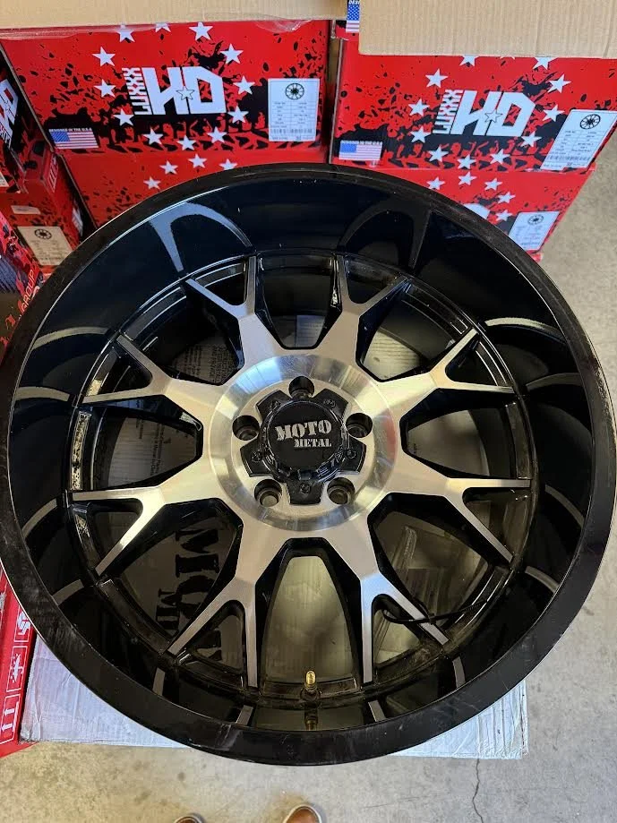 20" Moto Metal 806 Set (USED)