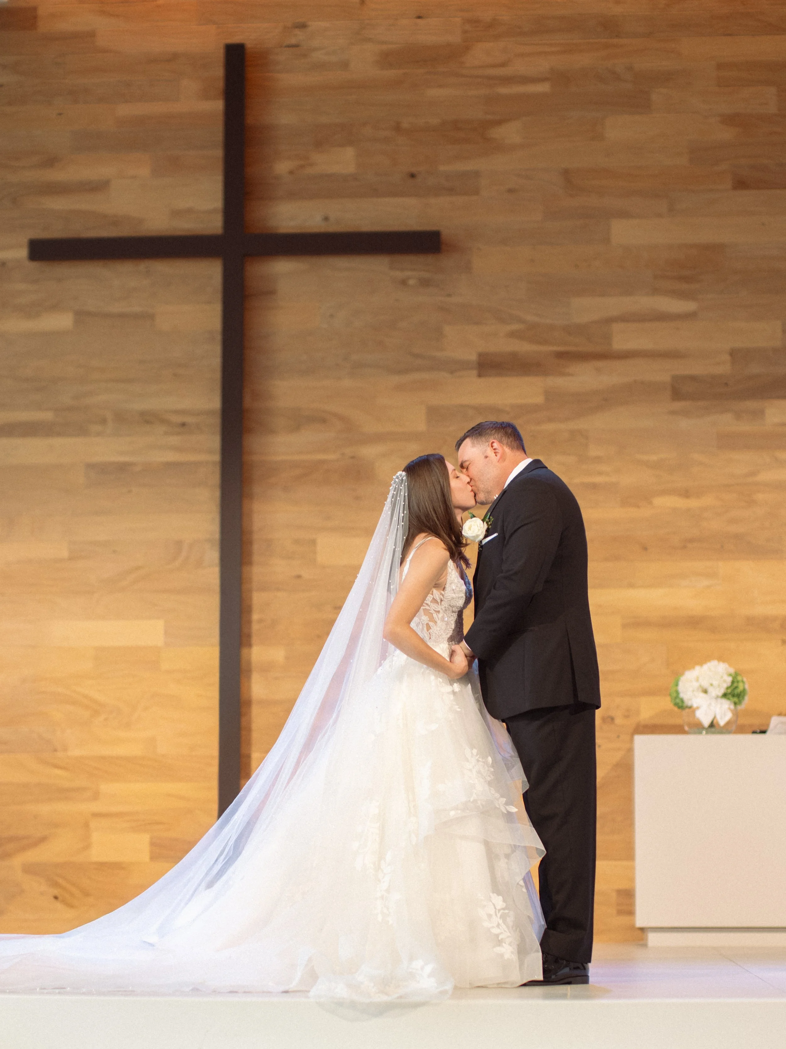 02.2-ceremony-WEB-FaithNick-.035_260627_gfx_ceremony, christian, kiss, Pennsylvania, Pittsburgh, Summer, Wedding-.jpg