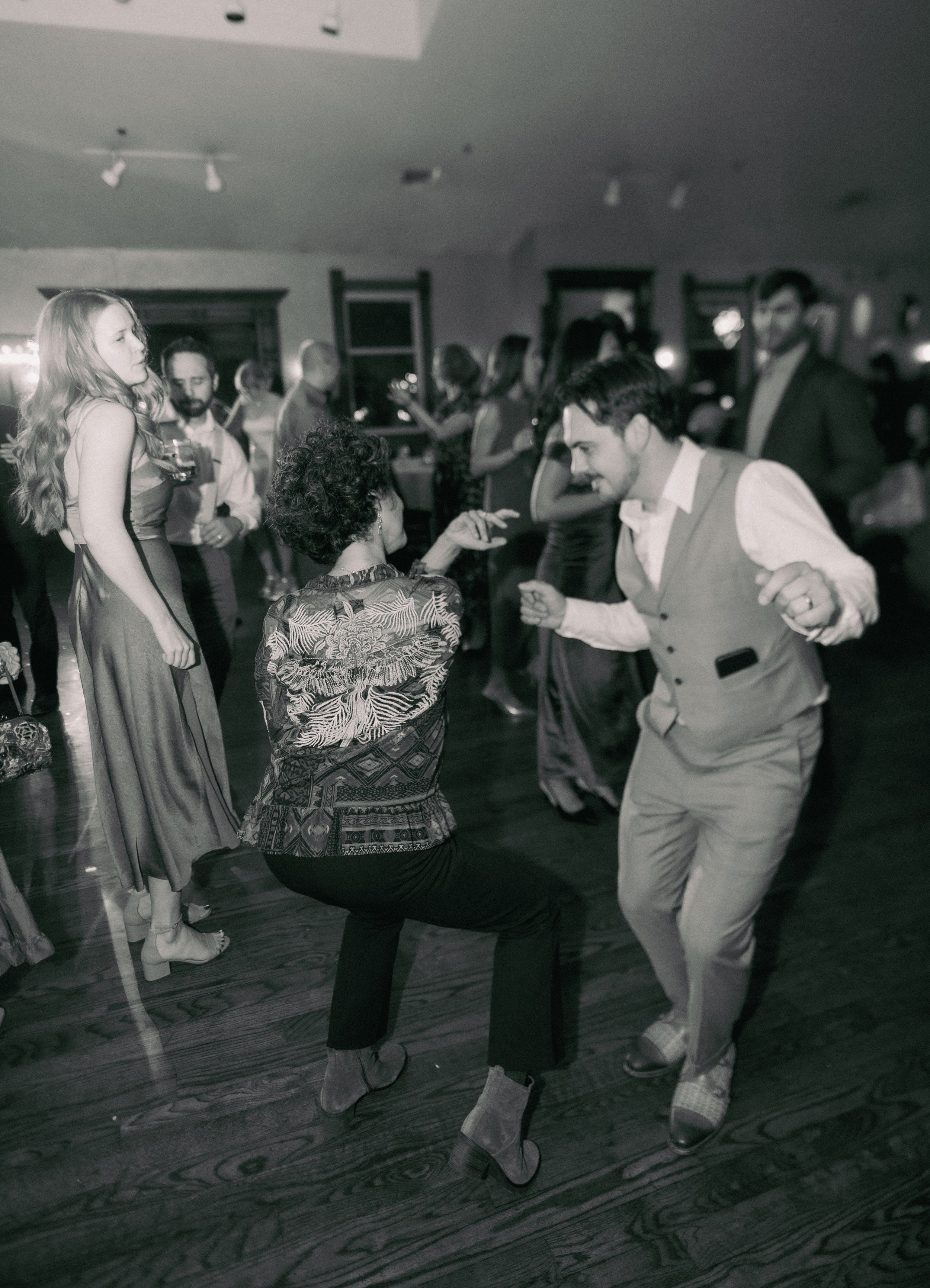 241022_wedding-maxsam-colorado-04.6-opendance-web_20.jpg